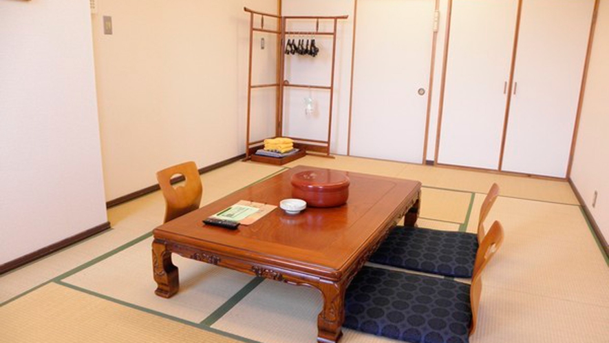 *ペットと泊まれる和室8.5畳(一例)/畳の上で愛犬と一緒にのんびりくつろぎの時間を♪