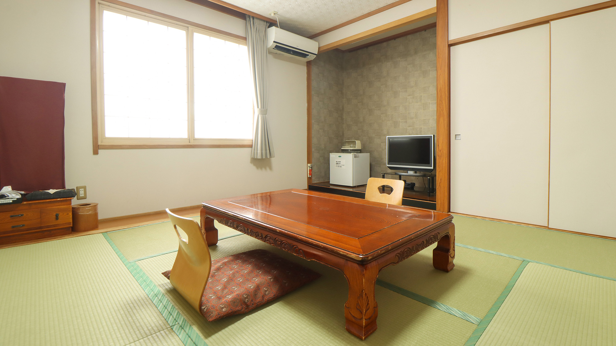 #和室　8畳広縁付和室 ゆとりのあるお部屋でお寛ぎください。