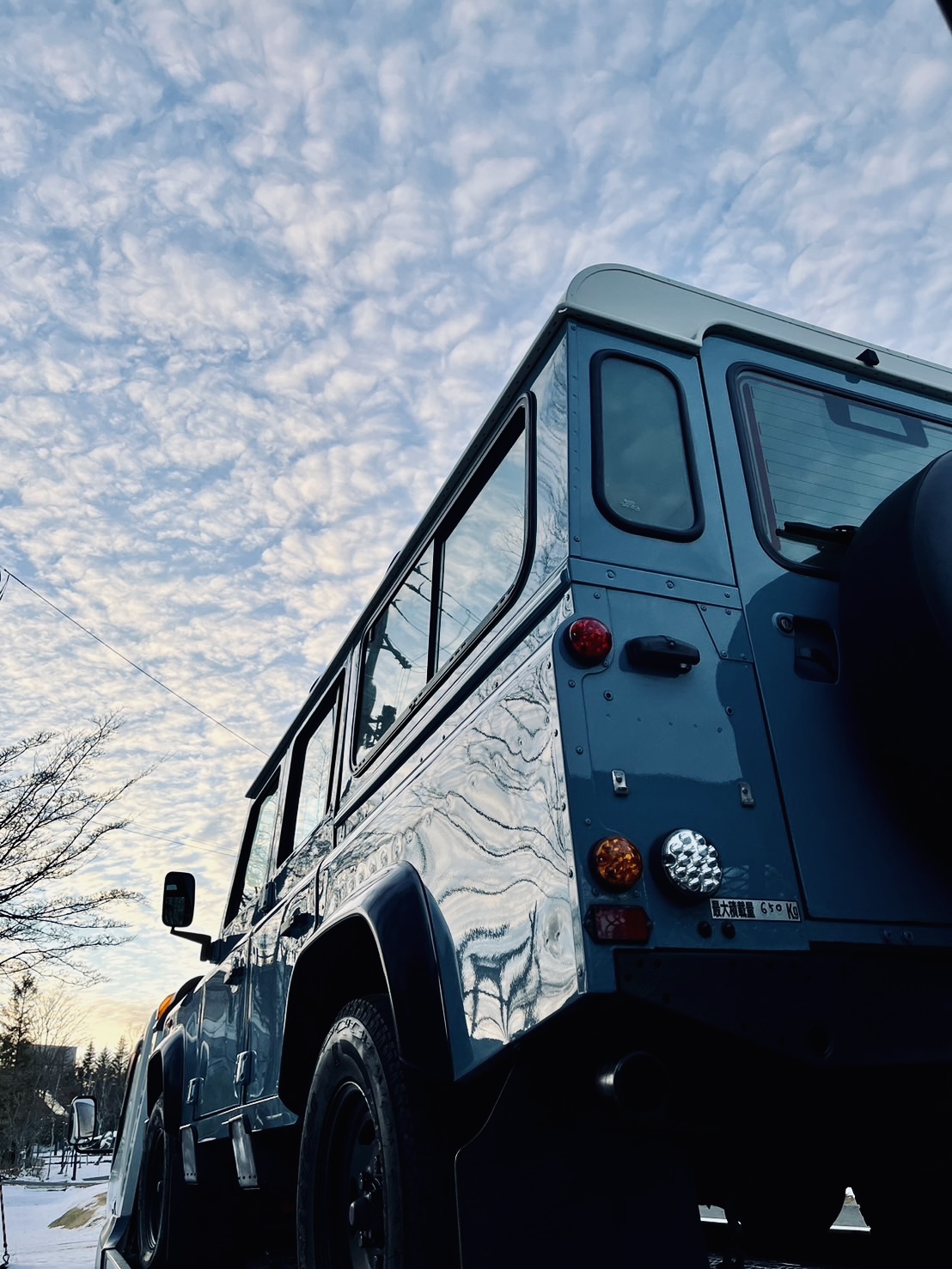 新しくエリザベス女王が愛したイングランドのディフェンダーが送迎車に加わりました！