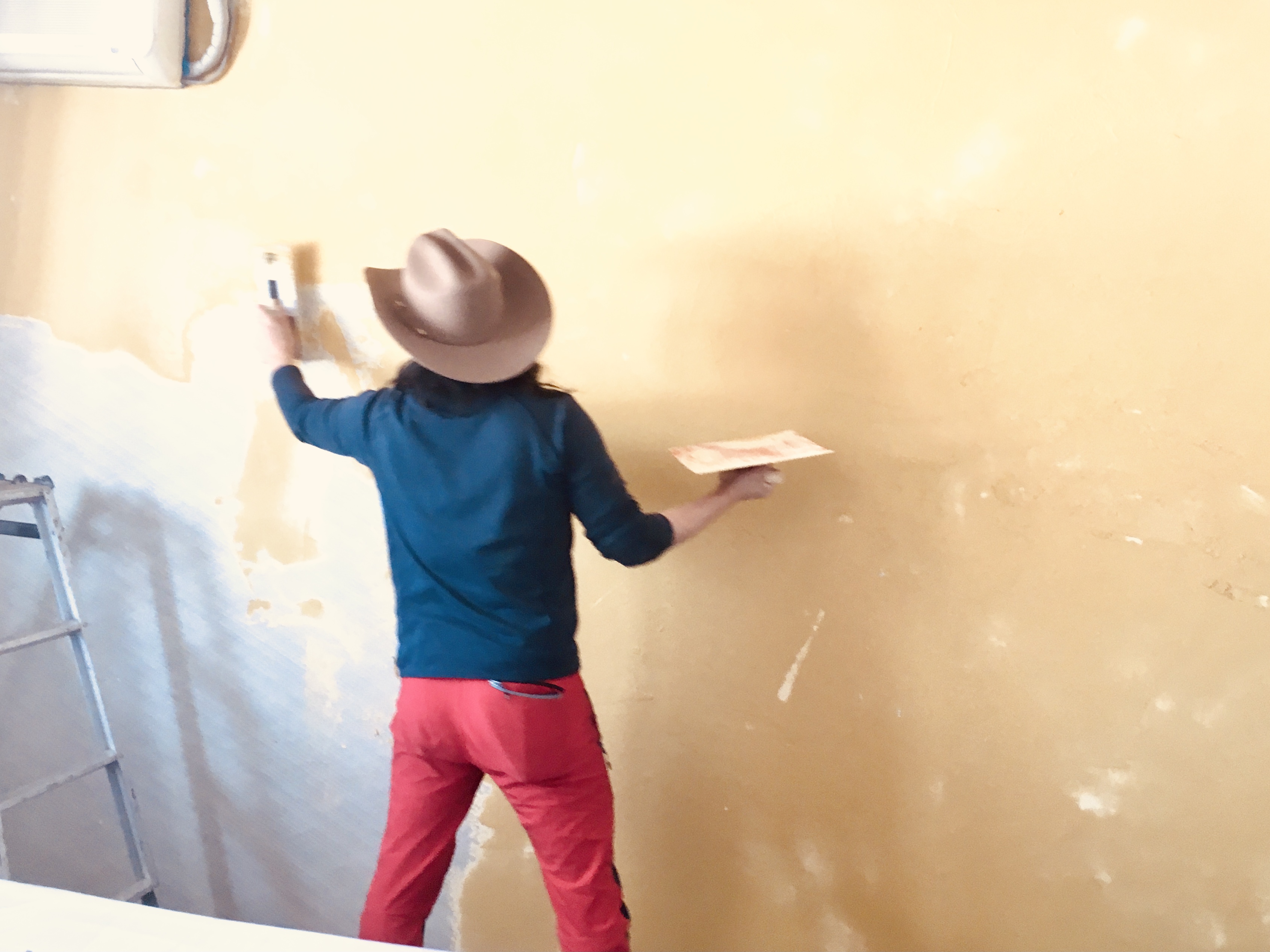 天然由来の素材を各お部屋の天井や壁に塗り調湿除菌消臭効果に役立てております！