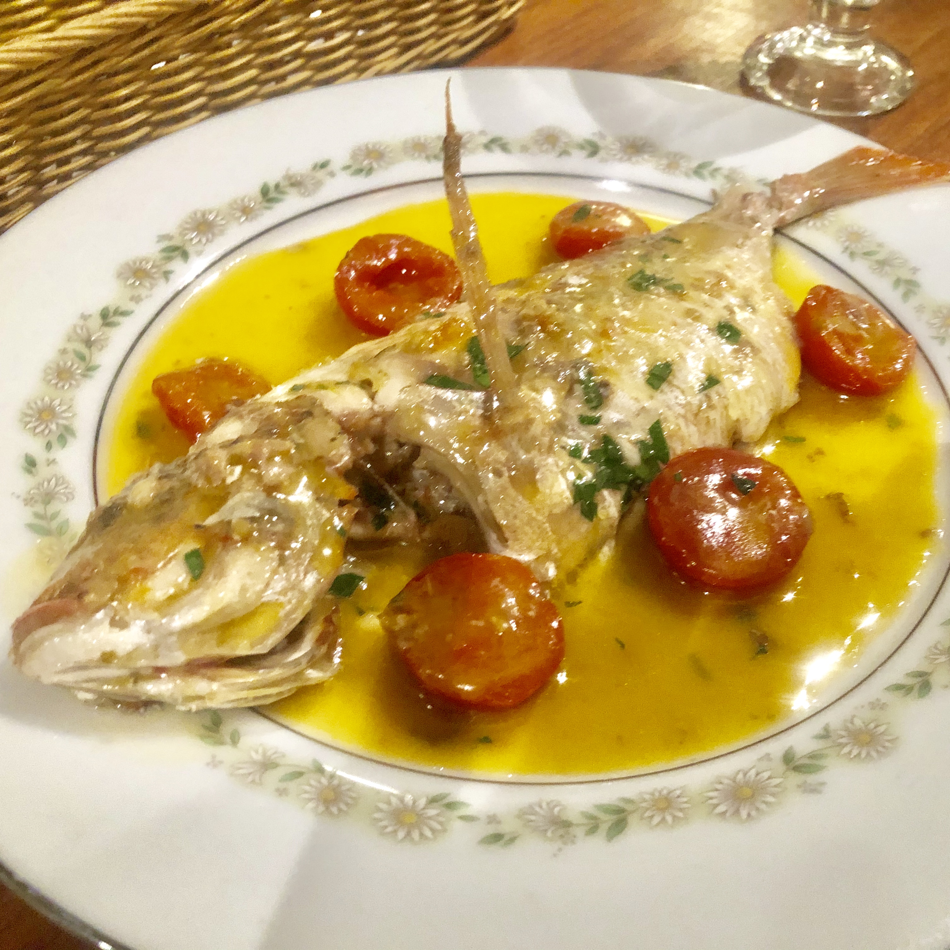 丸の鯛が手に入った時は♪アクアパッツァの比率が高いです！