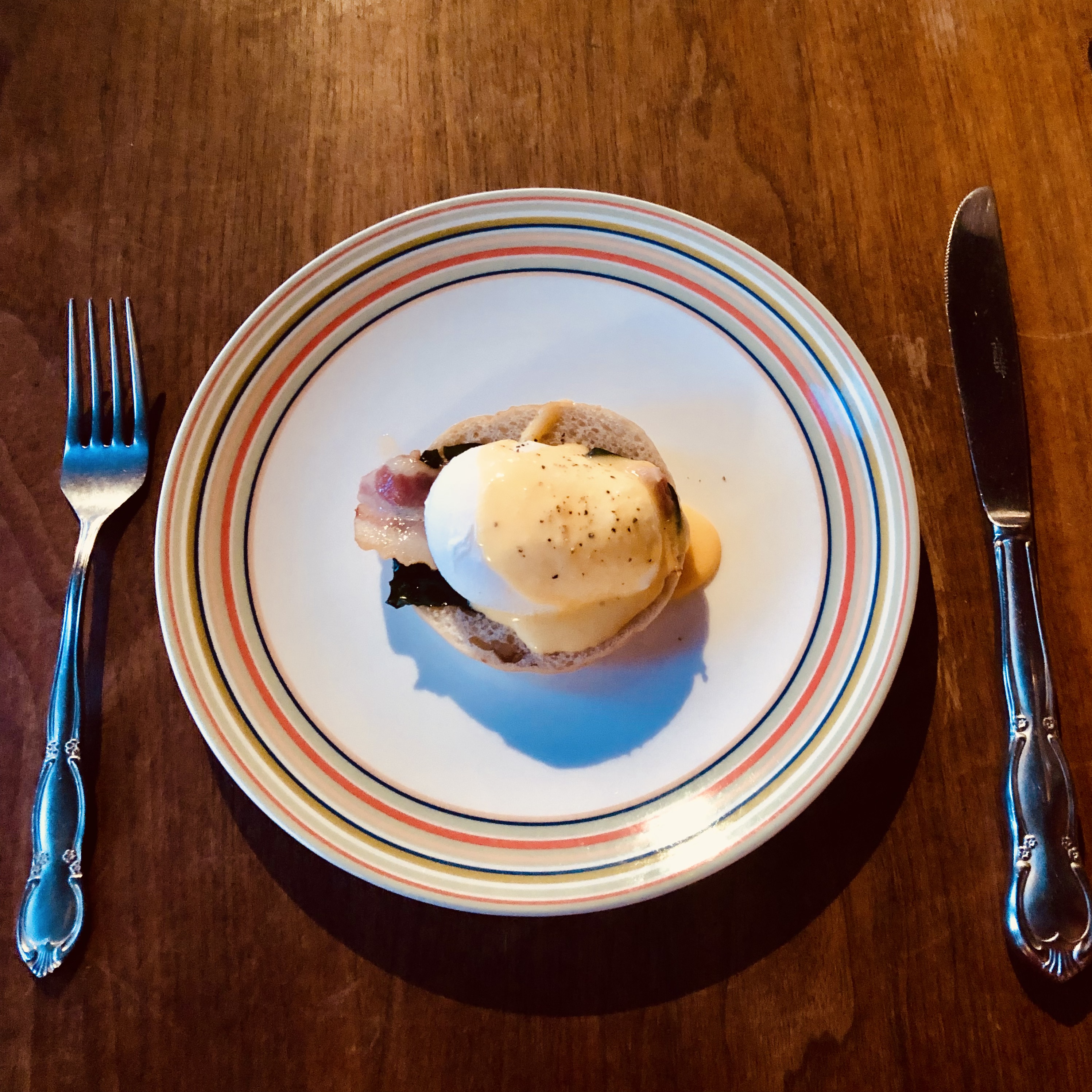 朝食の卵料理は日替わりです！この日はエックベネディクトの日でした♪