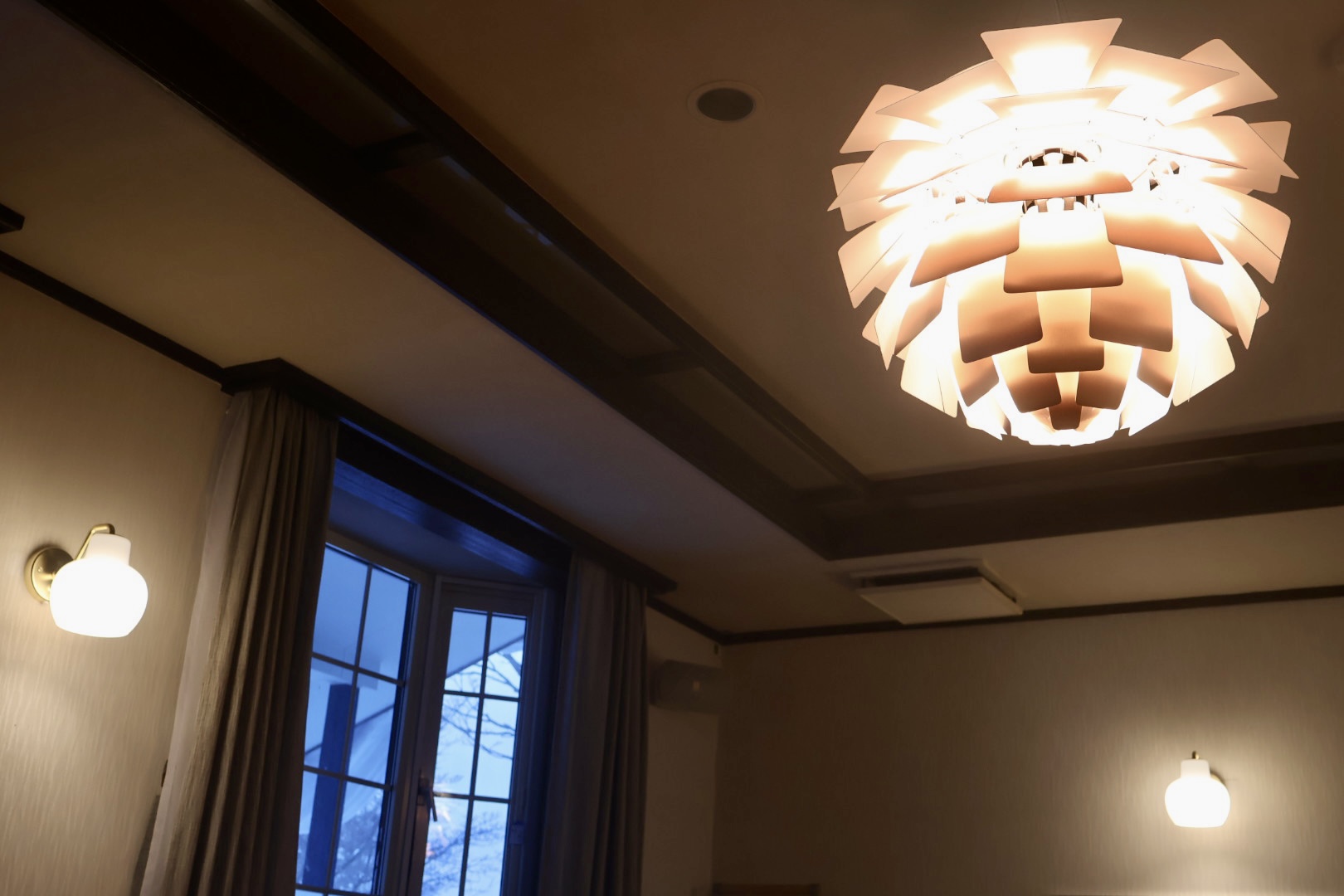 目や身体に優しいデンマーク製ルイスポールセンの照明のもと！自分自身に還てください♪