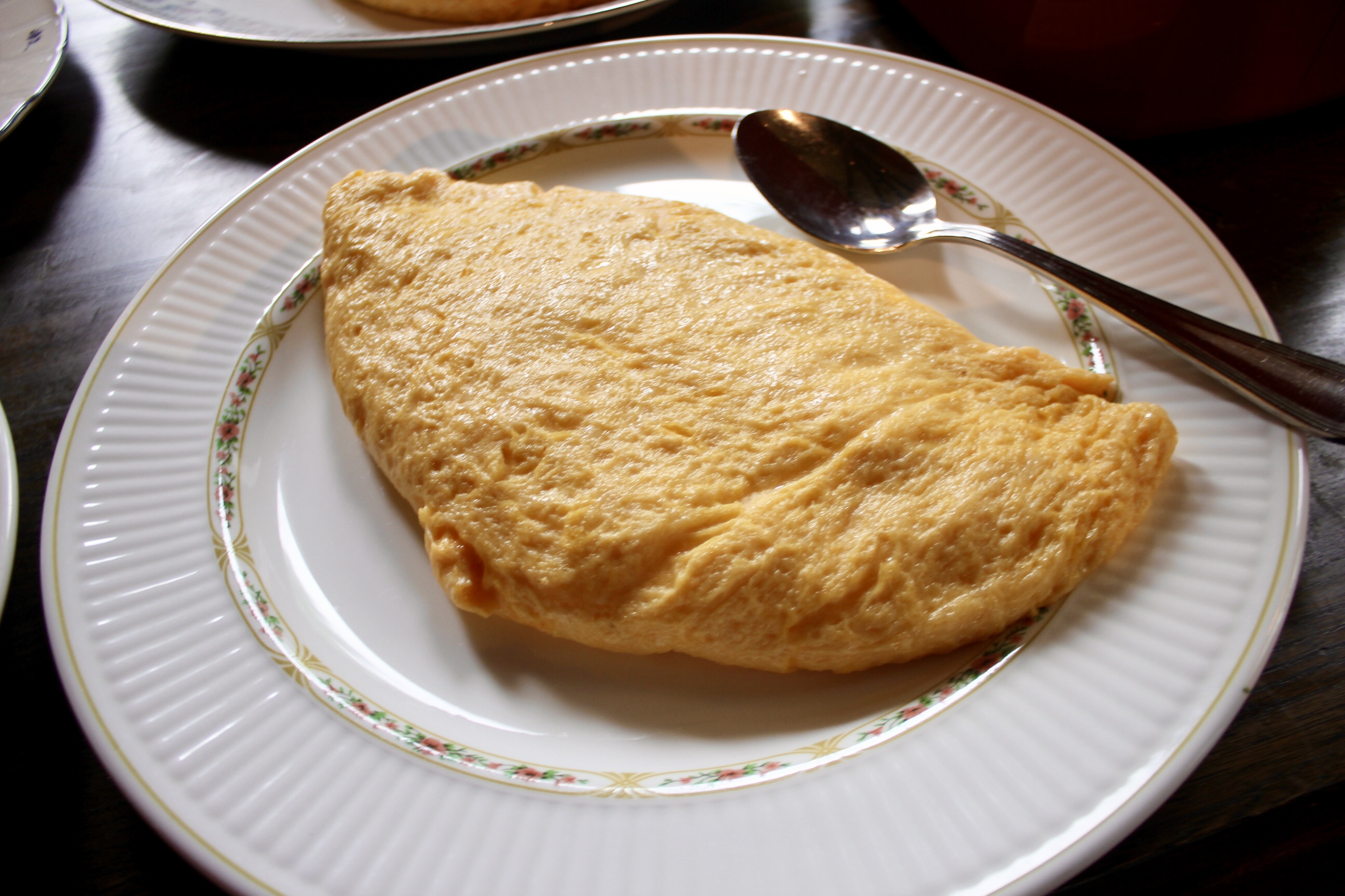 朝食名物！卵10個使ったビッグオムレツ♪