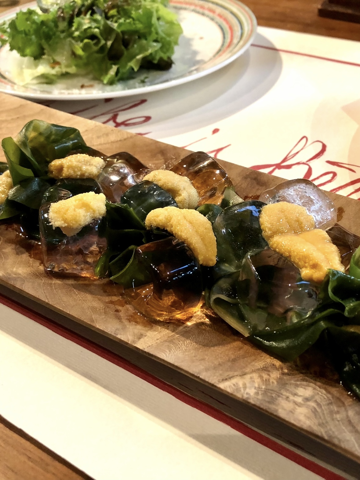 岩手県は大船渡から漁師さんが直送してくれる三陸魚介をコース料理のお客様にお出ししております！