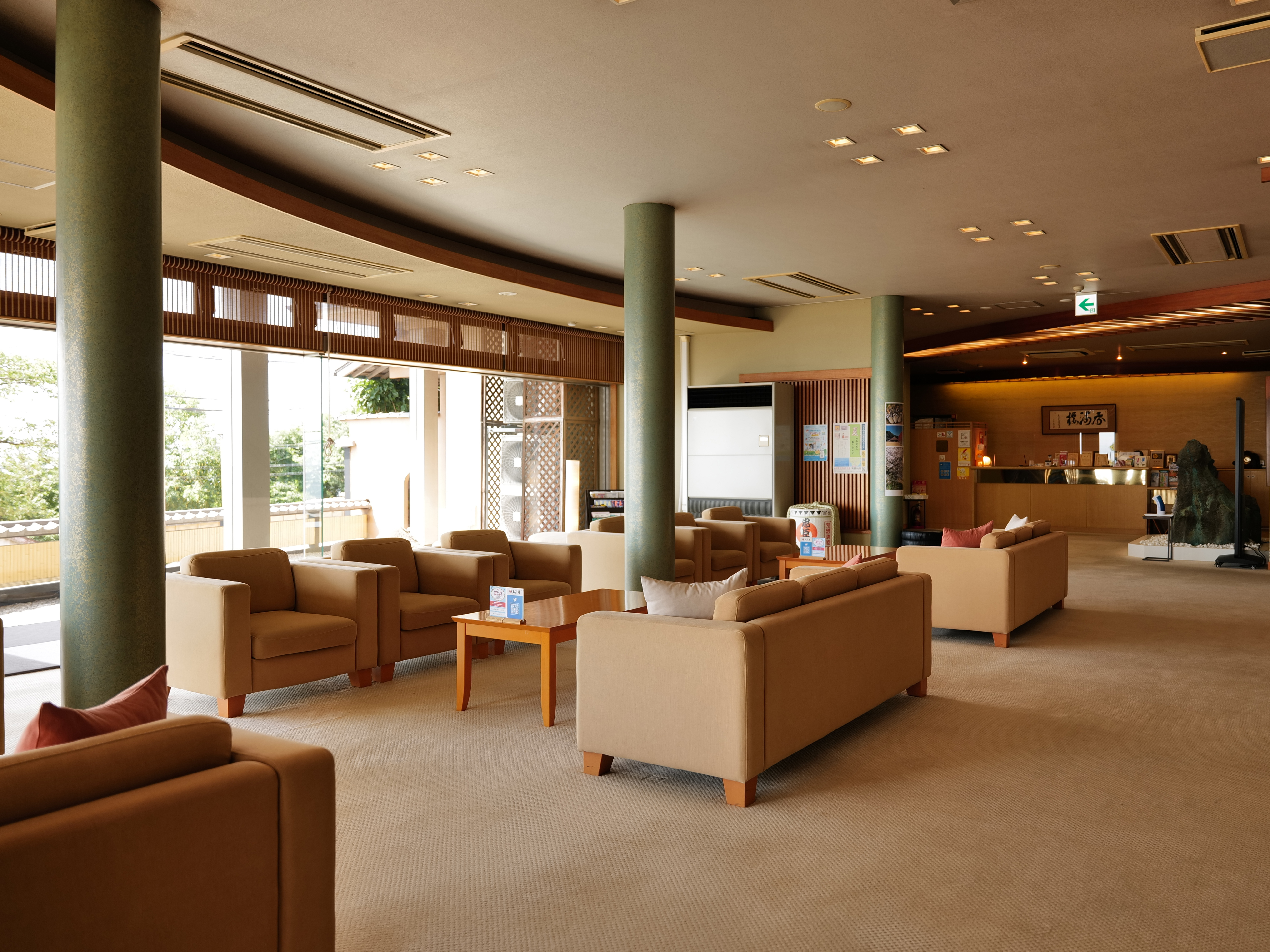 【ロビーラウンジ】