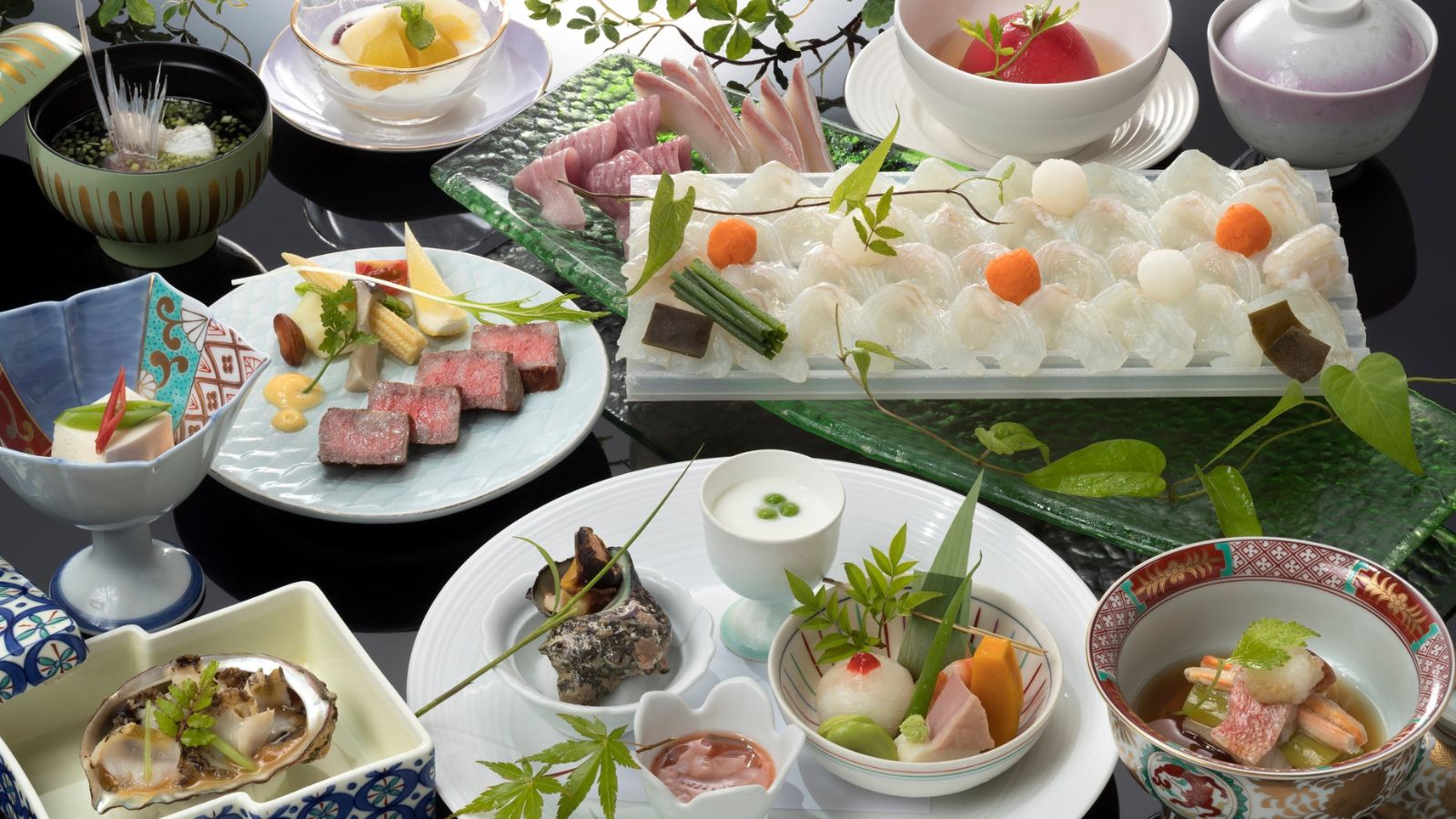 これぞ平戸の冬。主役の『天然ひらめ』をはじめ、鮑やサザエなどを味わう贅沢なひとときを。