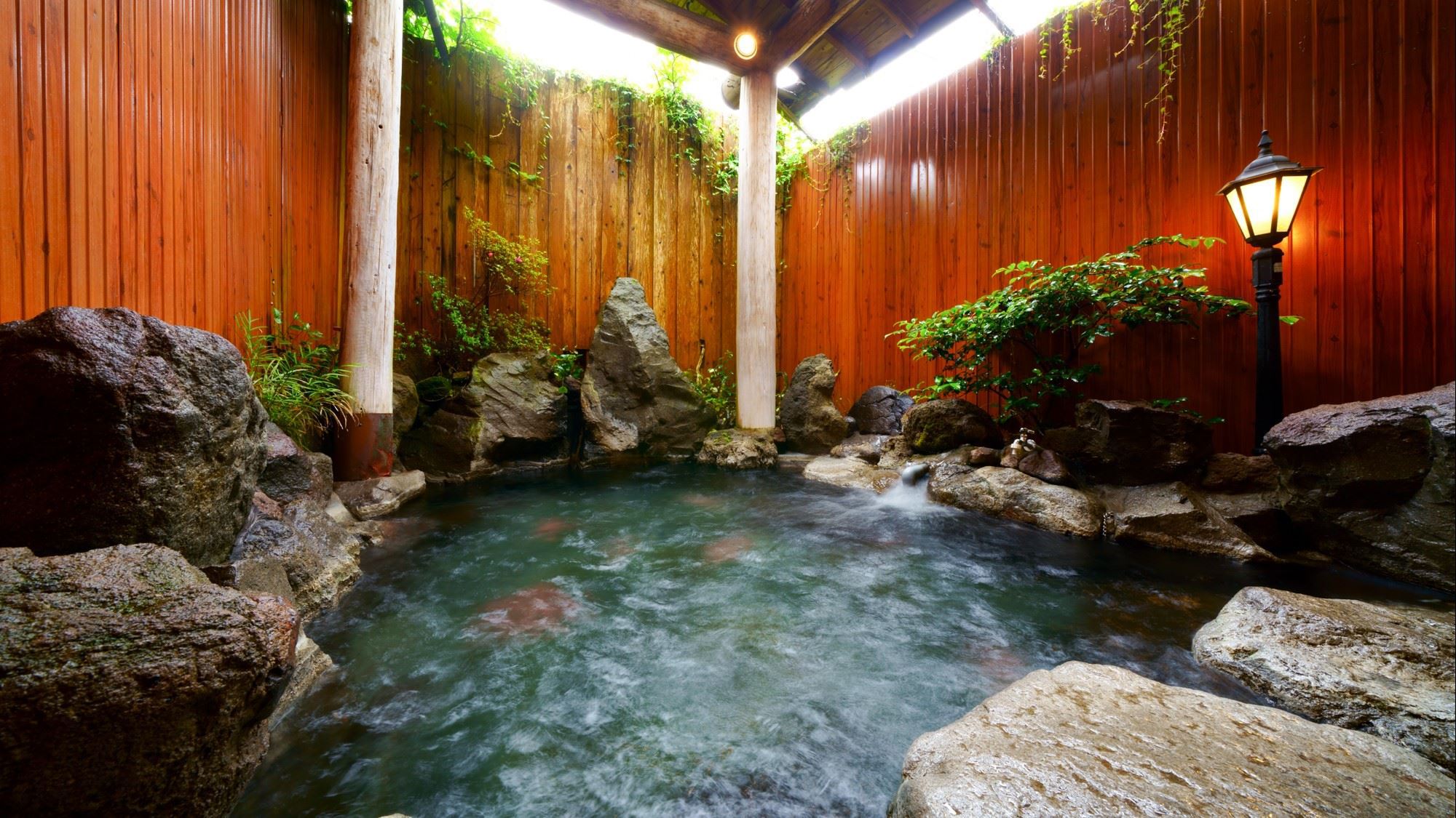 【素泊まり】静かな佇まいで天然温泉を満喫♪観光拠点にも最適のアクセス