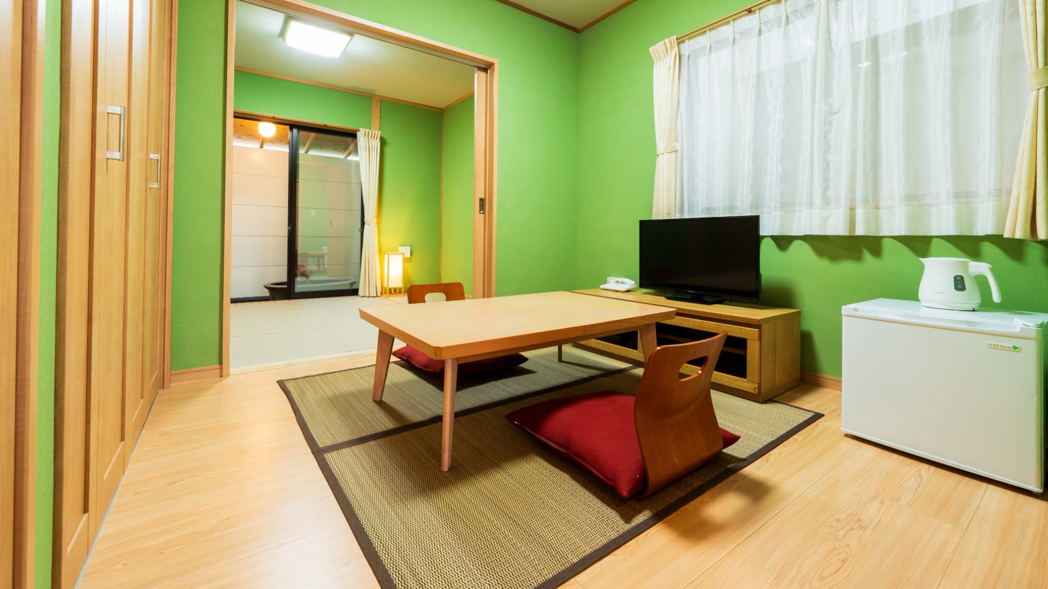 ●すいせん　客室［温泉風呂付き離れ／6畳＋4.5畳和洋室］