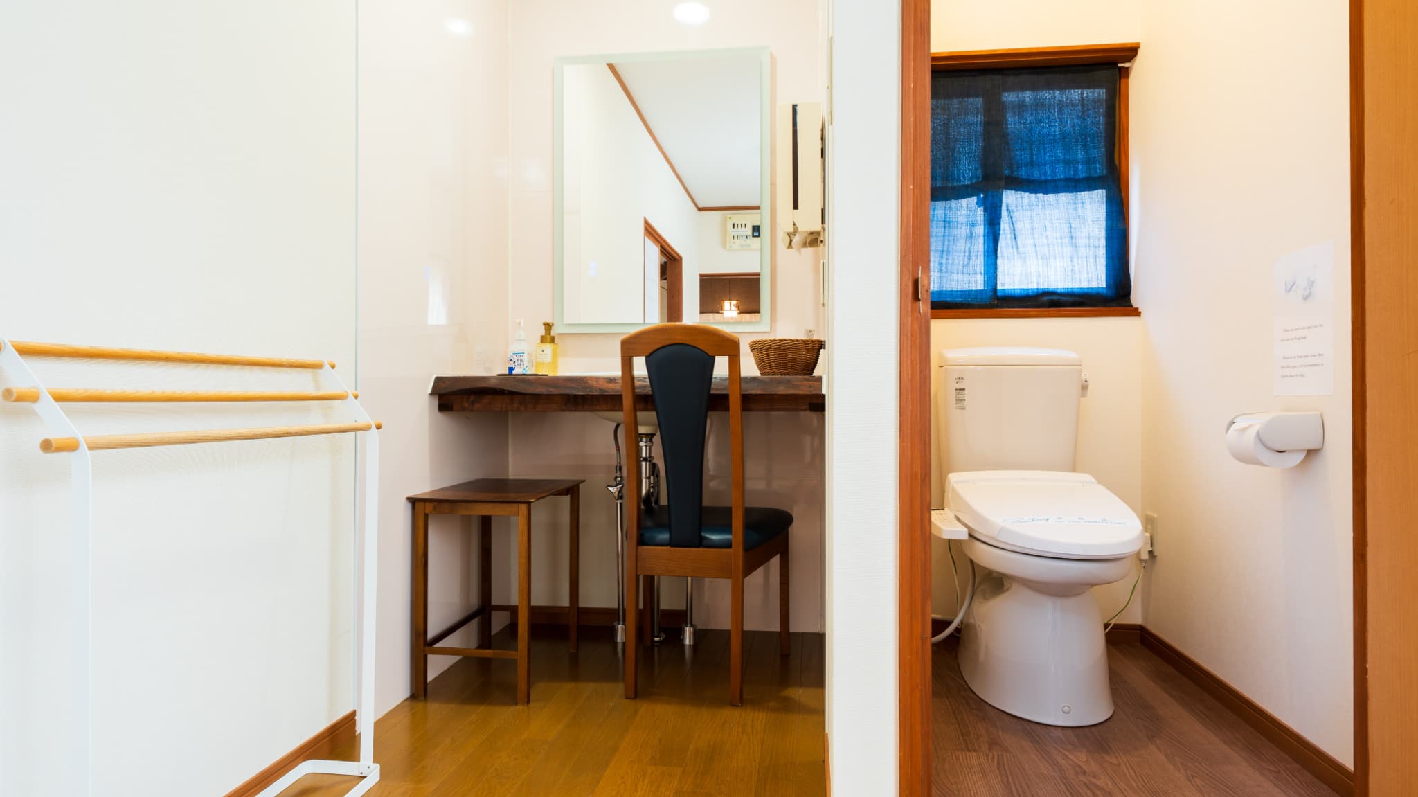 ●さくら荘　洗面台［温泉岩風呂付き一戸建て離れ／6畳２間＋フローリングスペース］