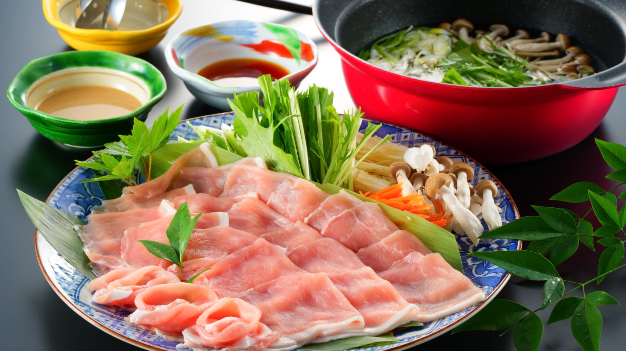 【夕食】しゃぶしゃぶコース一例※しゃぶしゃぶは2人前。季節や仕入れ状況によって料理内容が変更します。