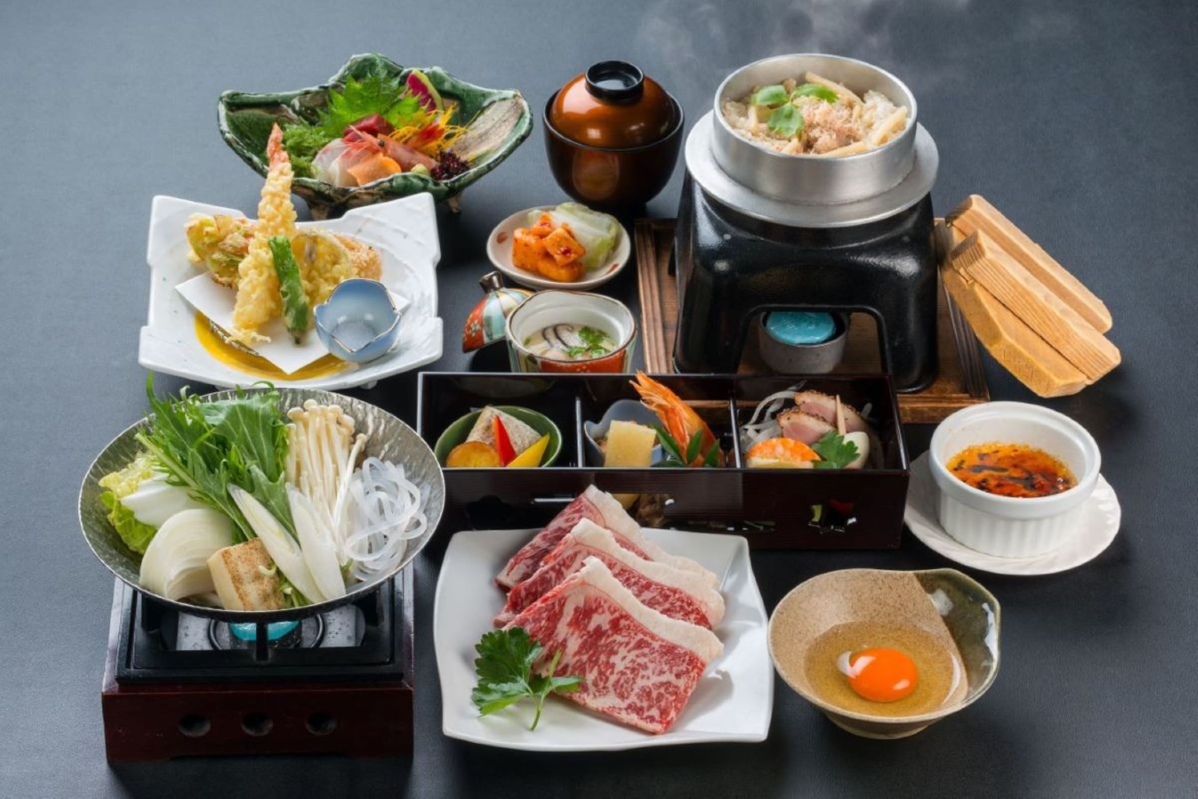 お部屋食夕食の「牛すき焼き鍋」