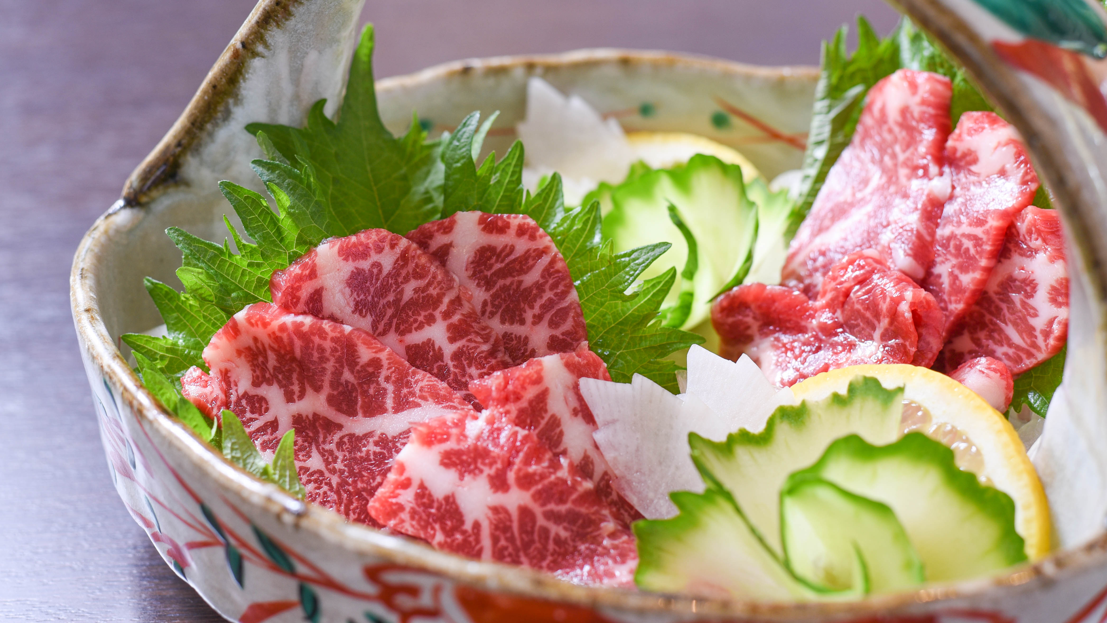 人気No.1！熊本名物の絶品「馬刺し」