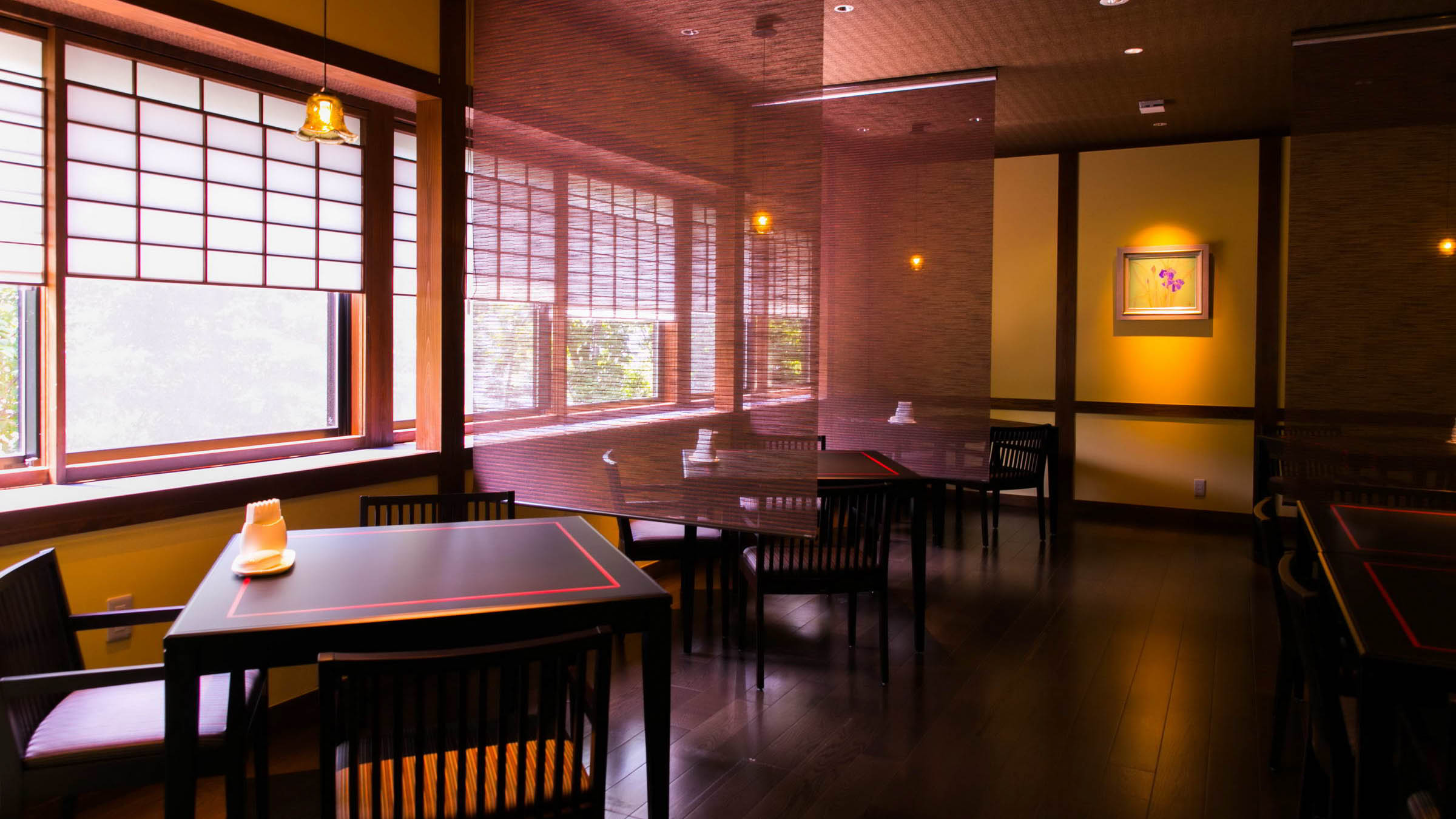 お食事処は、ほどよく仕切られた空間です。