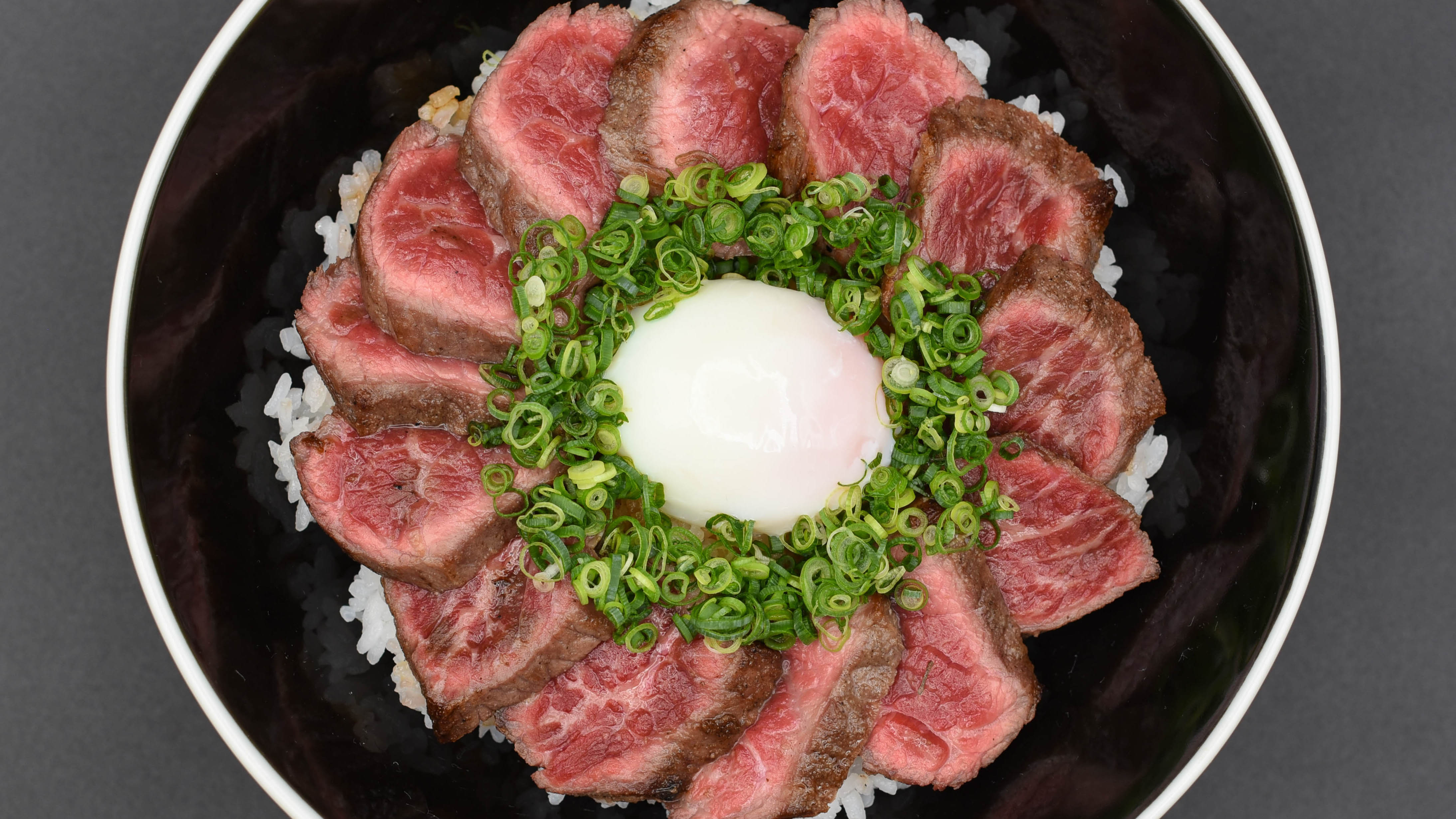 あか牛のあふれる旨み、口福のひととき。