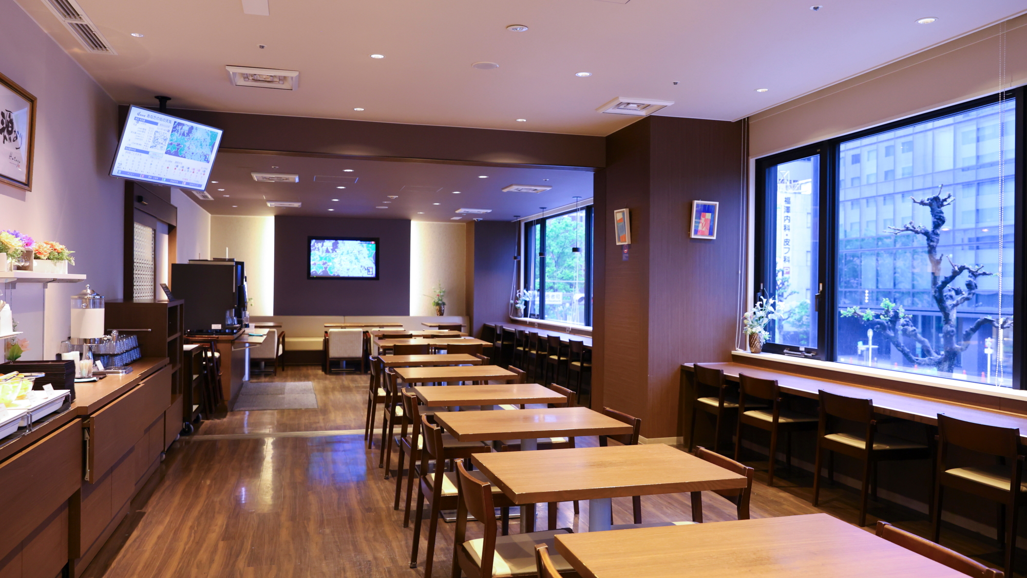 ■レストラン「Hatago」営業時間6:30～9:30最終入店9:00　60席（カウンター席あり）