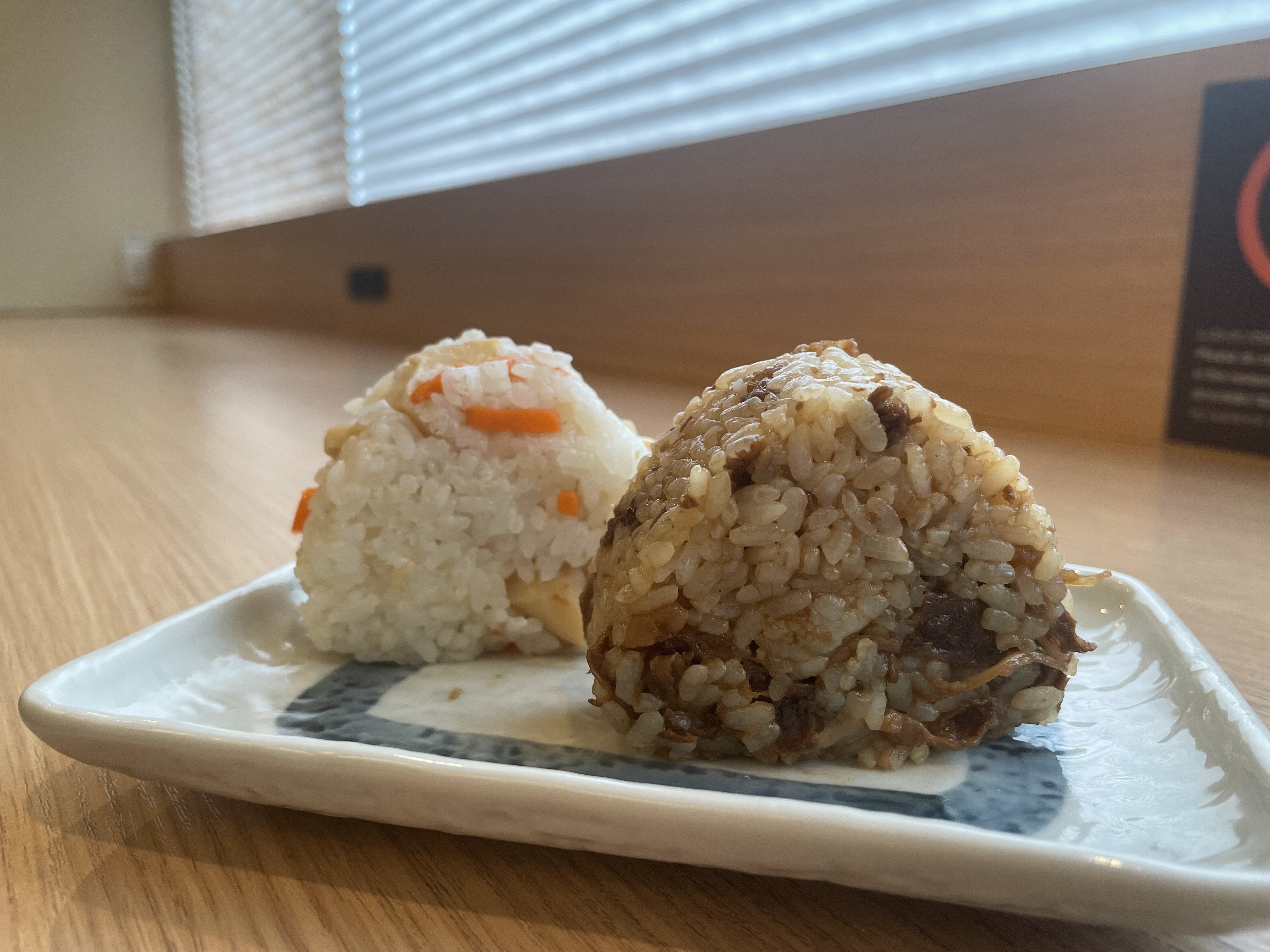 □-HATAGO-□（春のおにぎり）