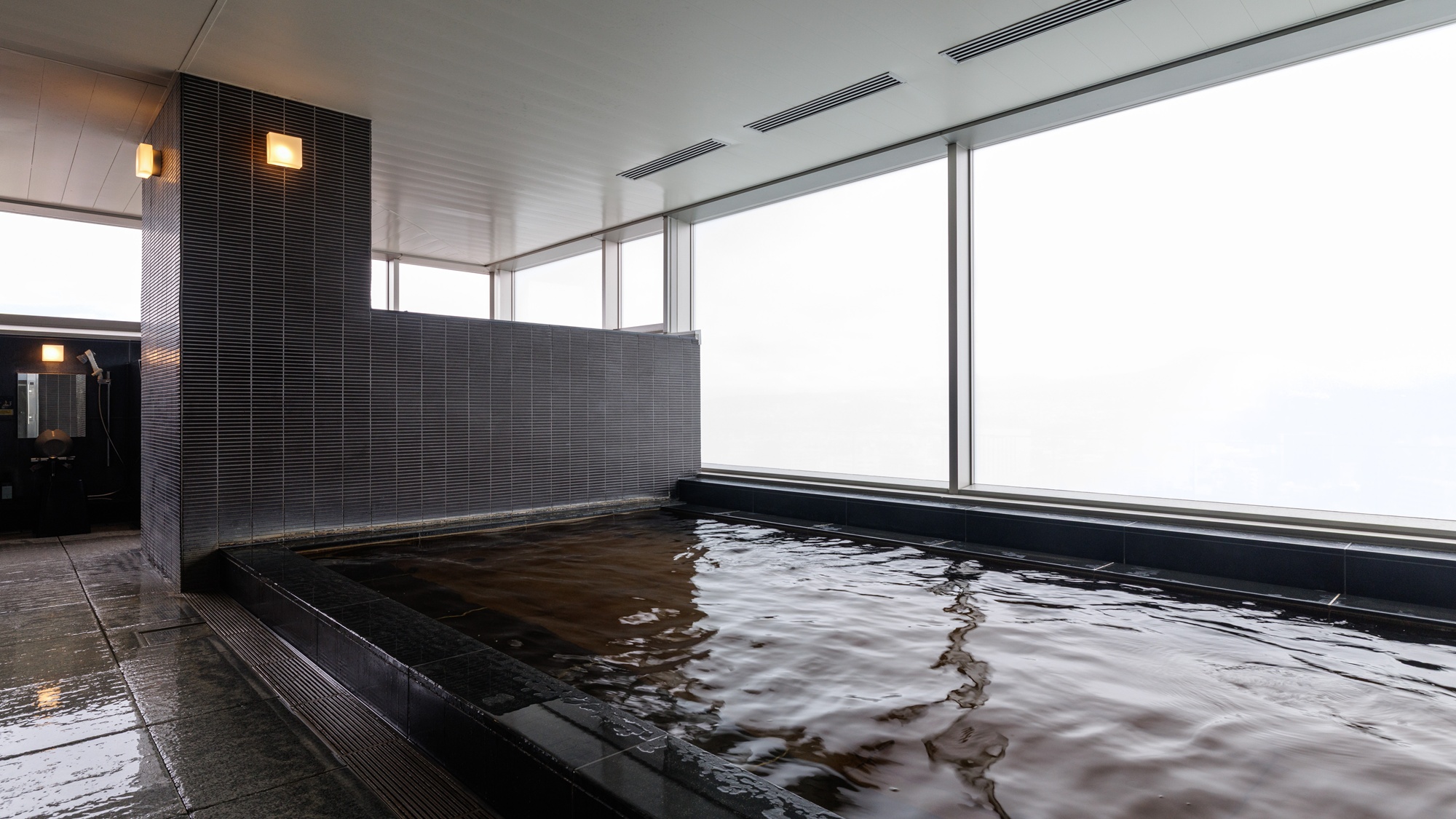 ◆内湯（女湯）｜露天風呂と同じく天然温泉を使用しています。