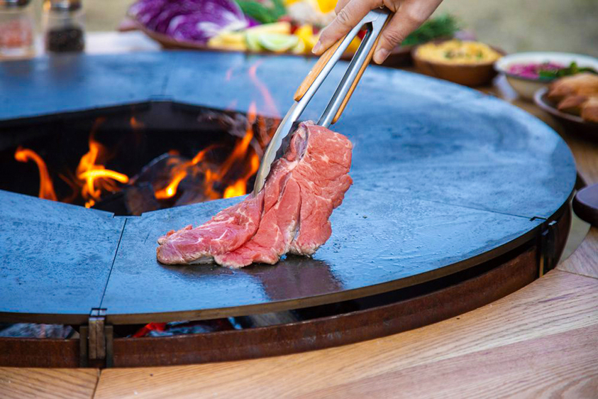 【朝・夕食付き/ログホテル】カジュアルBBQディナーとホットサンドの朝食付き