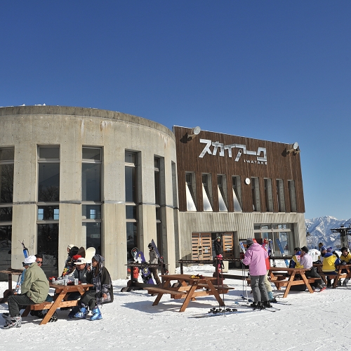 ■白馬岩岳山頂に位置するカフェテリアレストラン