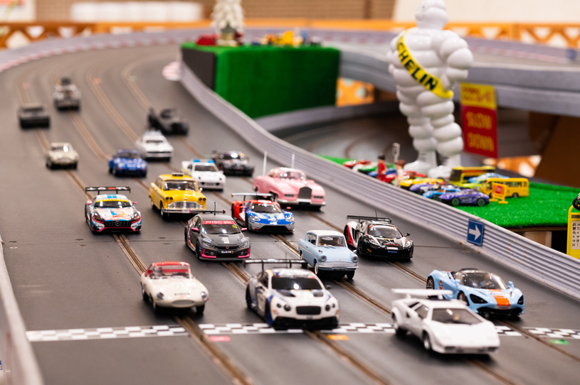 【スロットカーサーキット】週替りで様々なクルマをご用意♪