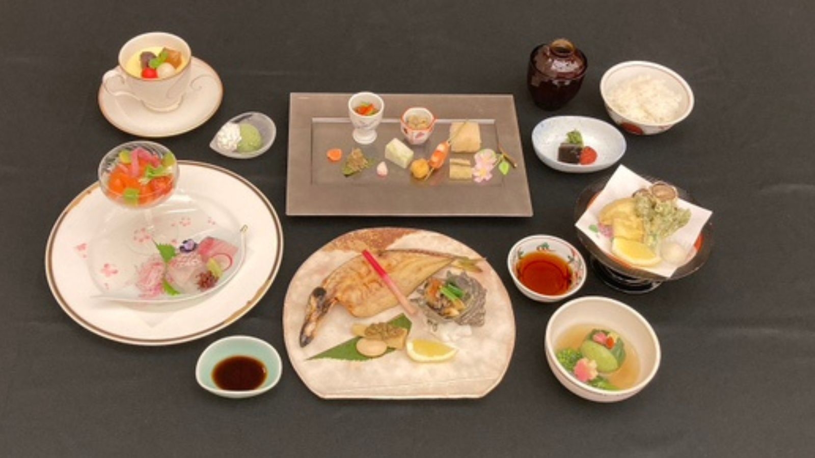 【朝寝坊プラン】淡路島の旬を味わう、四季折々の素材を活かした料理長おすすめの御膳料理【1泊夕食】