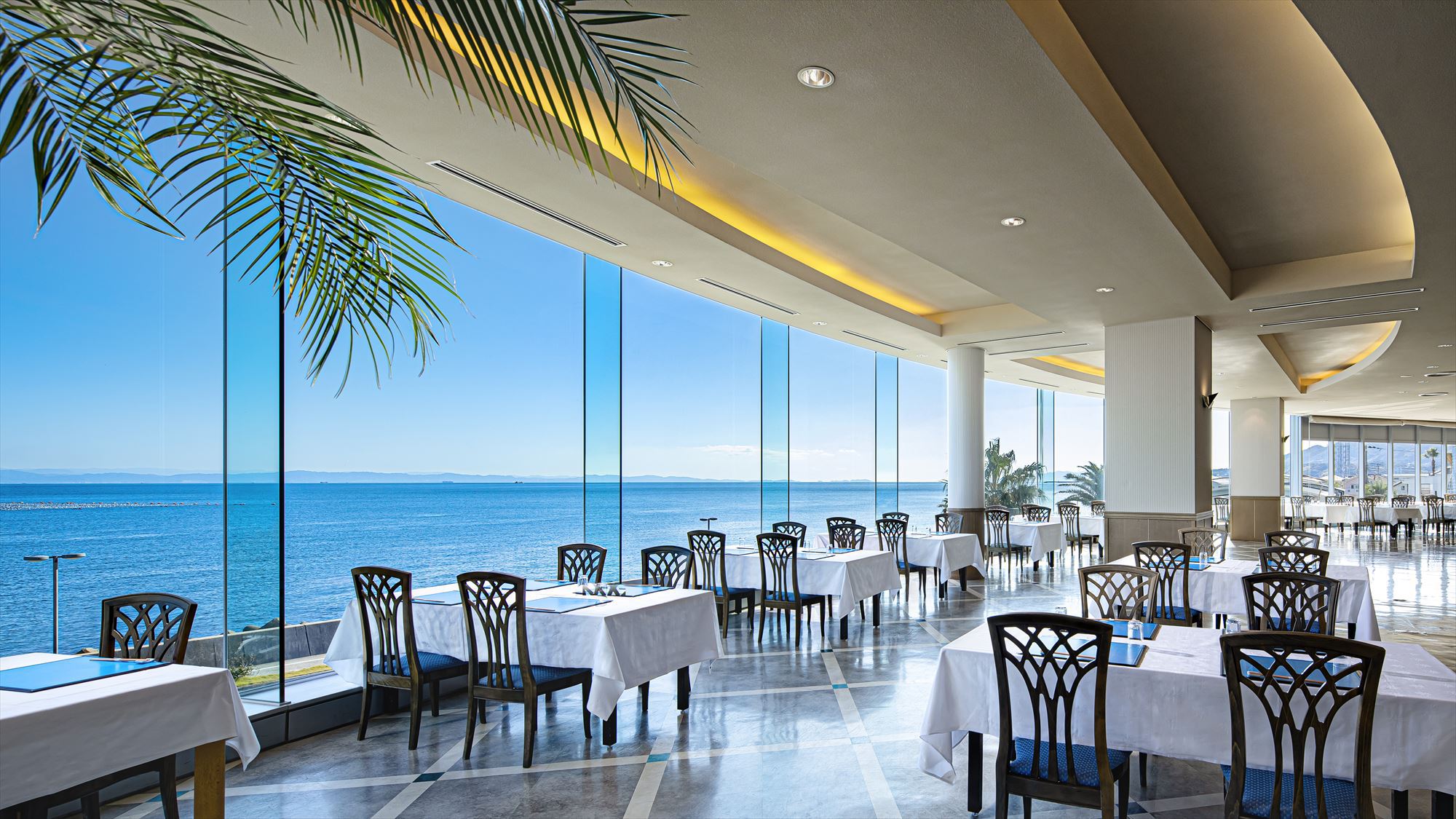 海の見えるレストラン