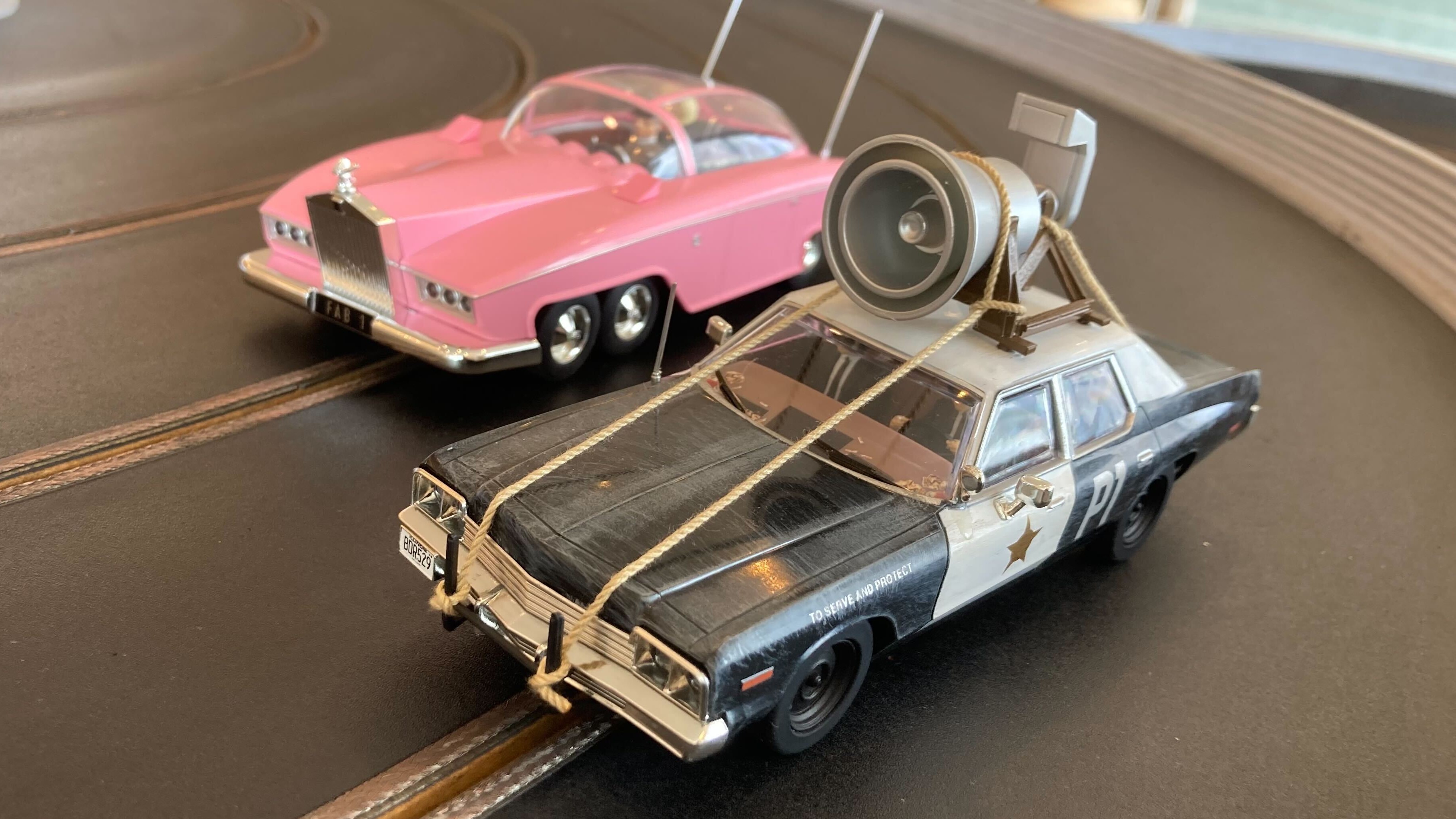 【スロットカーサーキット】どこかで見たあのクルマも！？