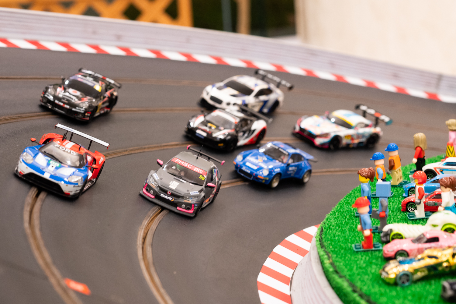 【スロットカーサーキット】走るところを撮るもよし！止めて撮るもよし！