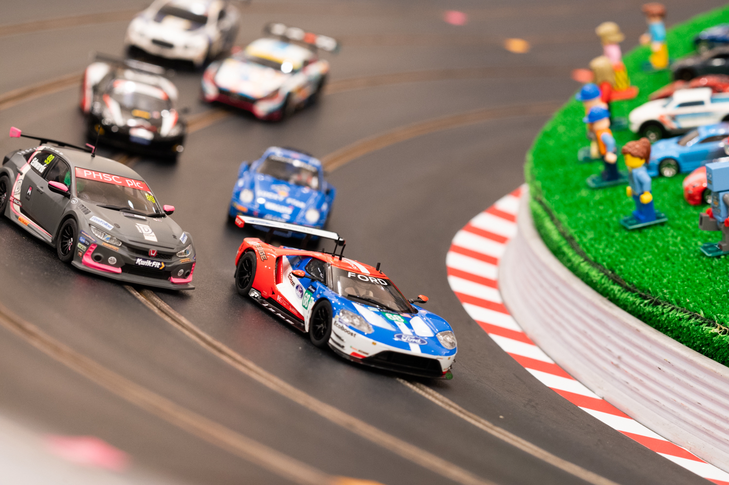 【スロットカーサーキット】たくさん走ればそこはもう本格サーキット！