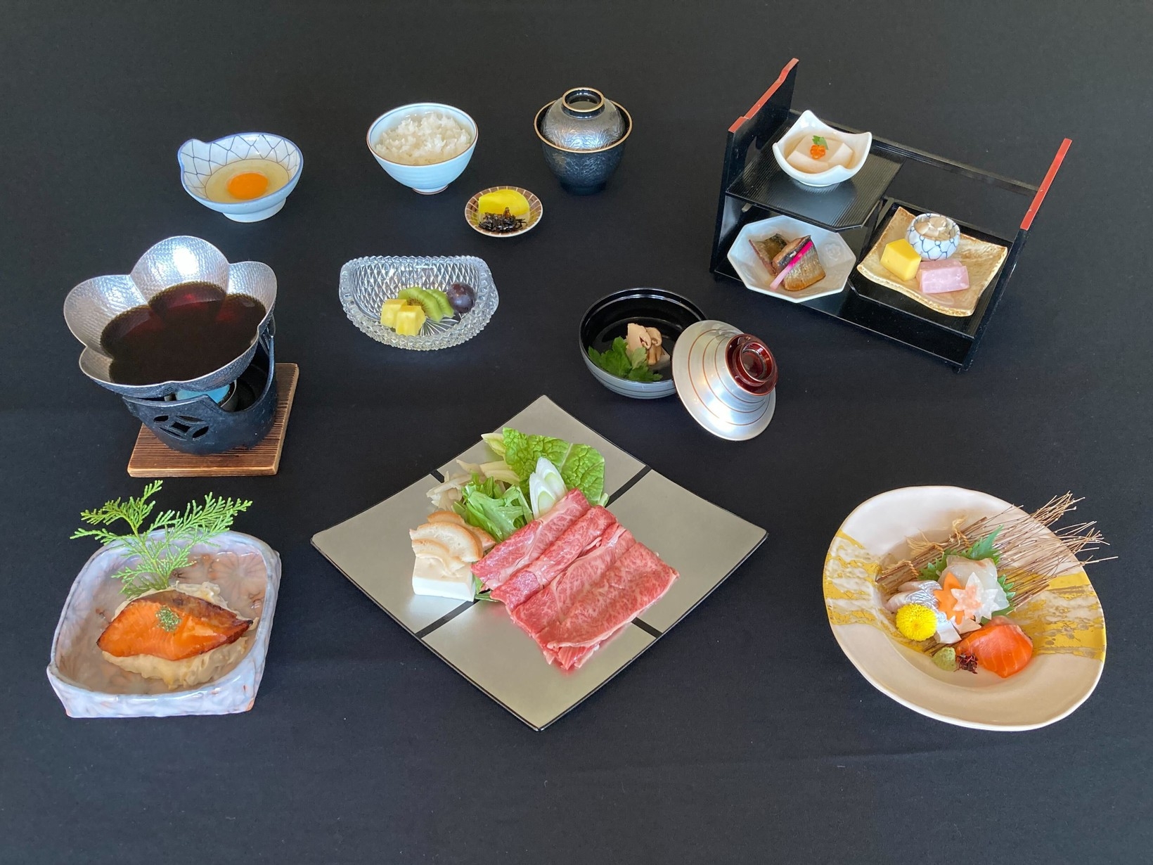 【夕食・朝食付】お造り3種と国産牛すき焼きおすすめ御膳　ワンドリンク付　｜11月迄