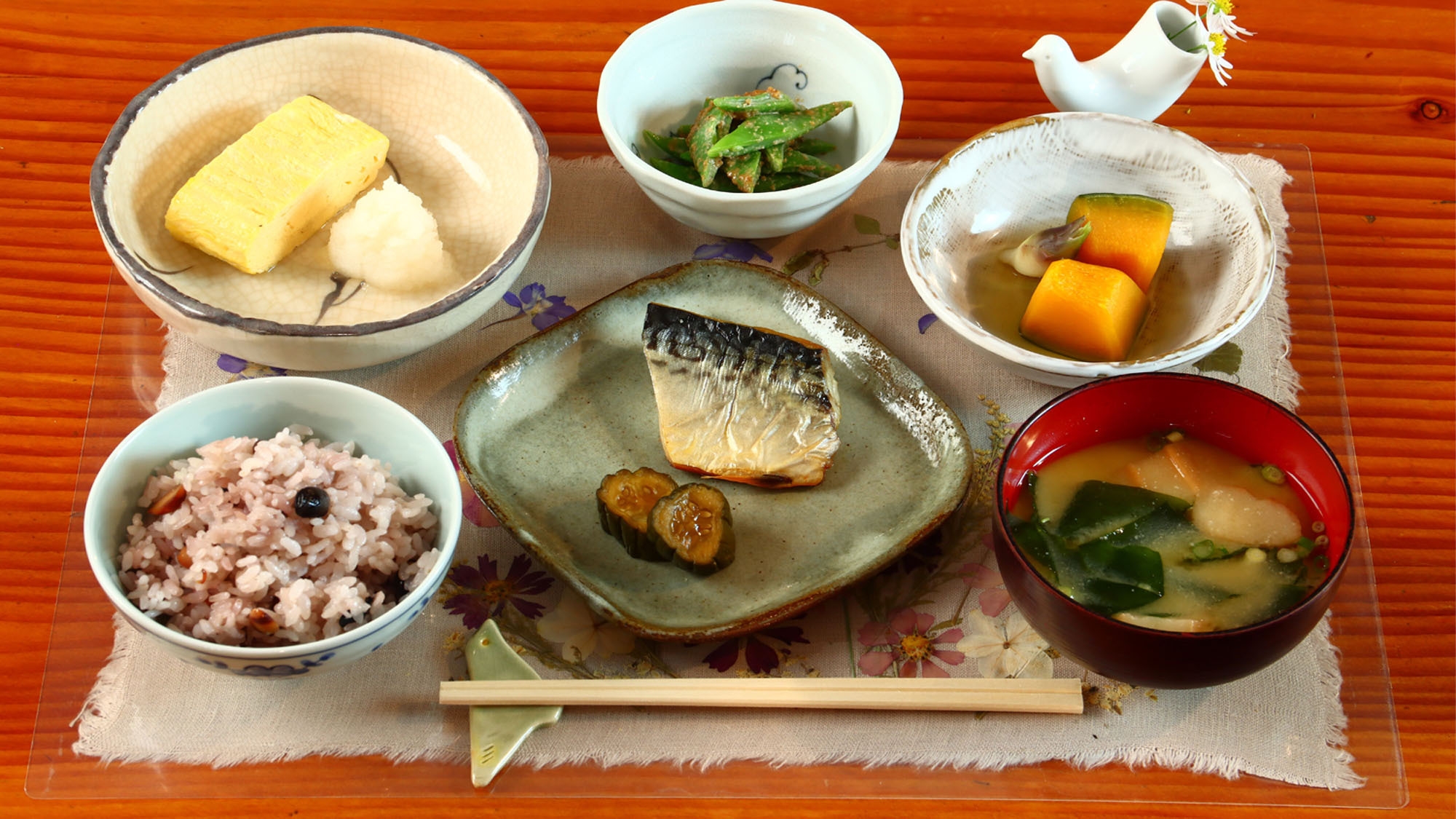 【秋に色づく戸隠】明るくなった森を歩こう！秋の爽やかな越水ヶ原をのんびり散策プラン【1泊2食付】