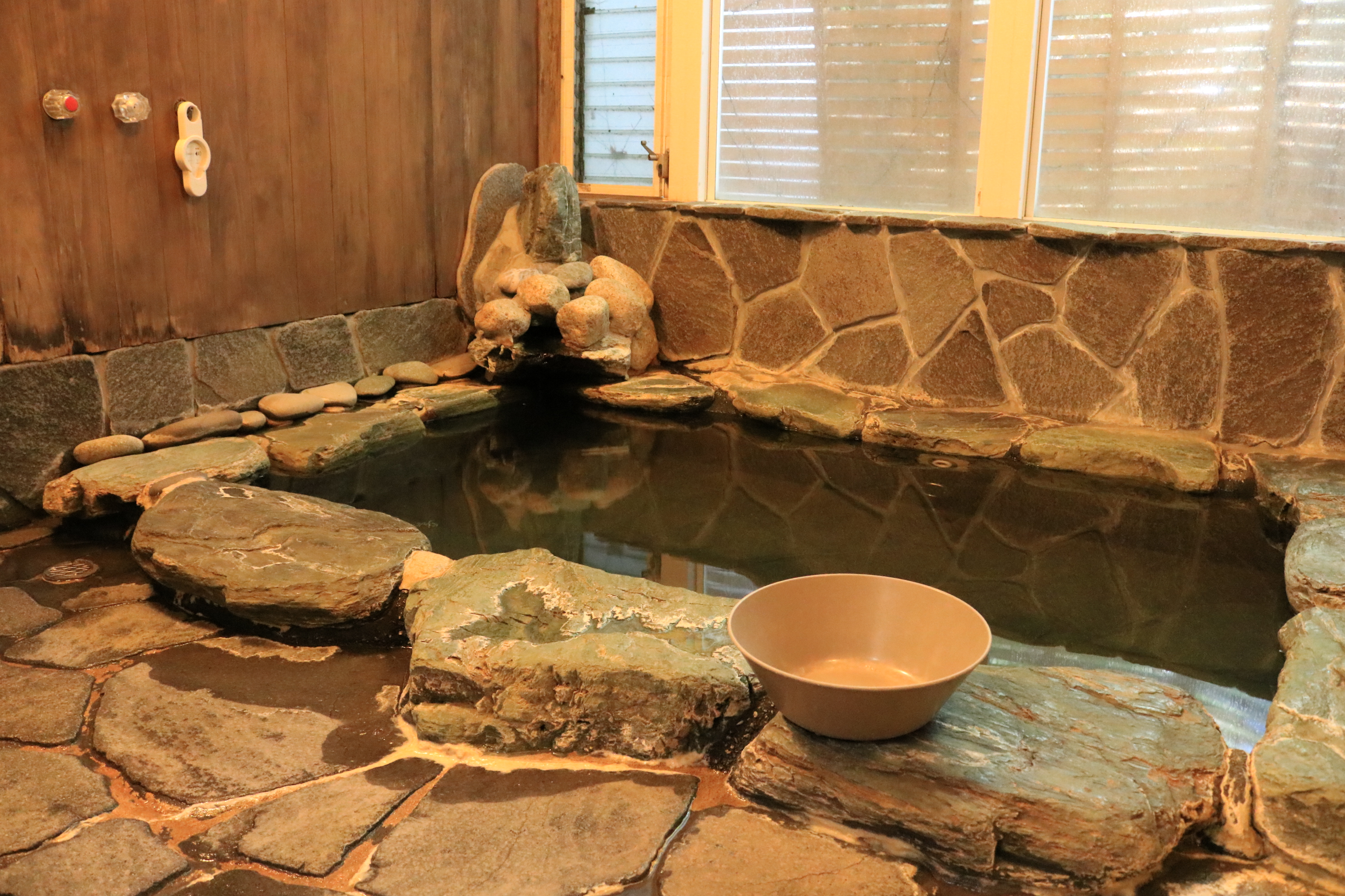 岩風呂（共用）