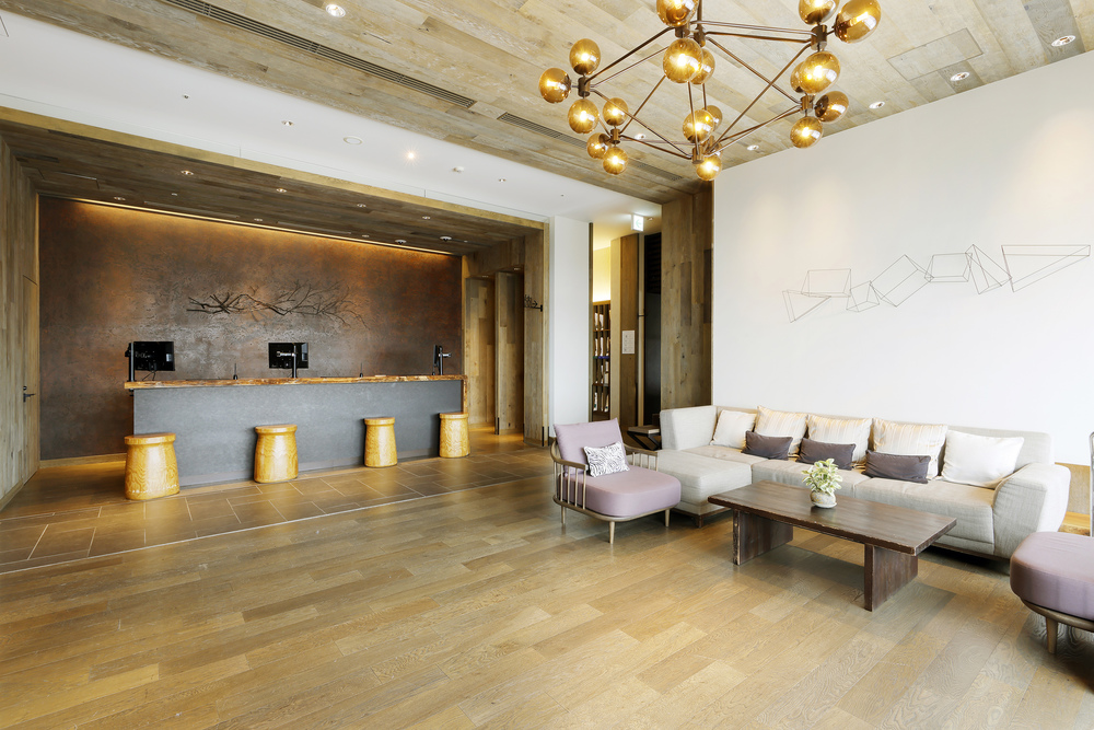 【お部屋で喫煙可】　滞在中出し入れ可能！駐車代込々（素泊り）車高2.2ｍまでOK【イオン直結駐車場】