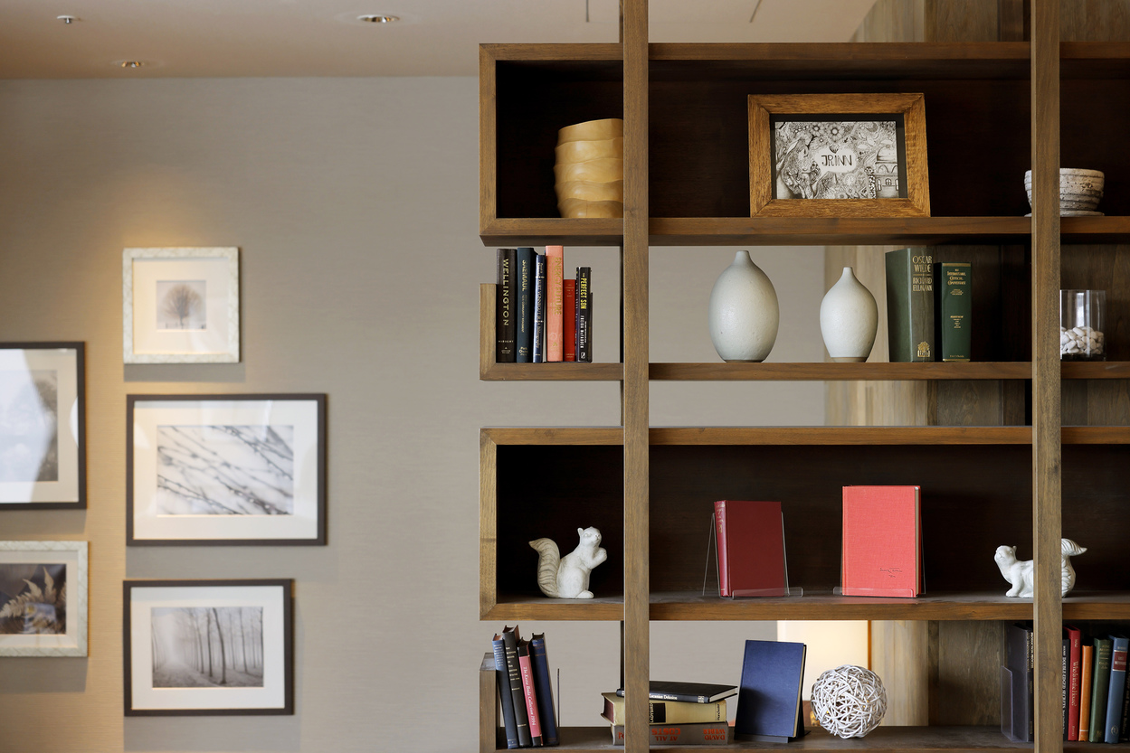 【お部屋で喫煙可】　滞在中出し入れ可能！駐車代込々（素泊り）車高2.2ｍまでOK【イオン直結駐車場】