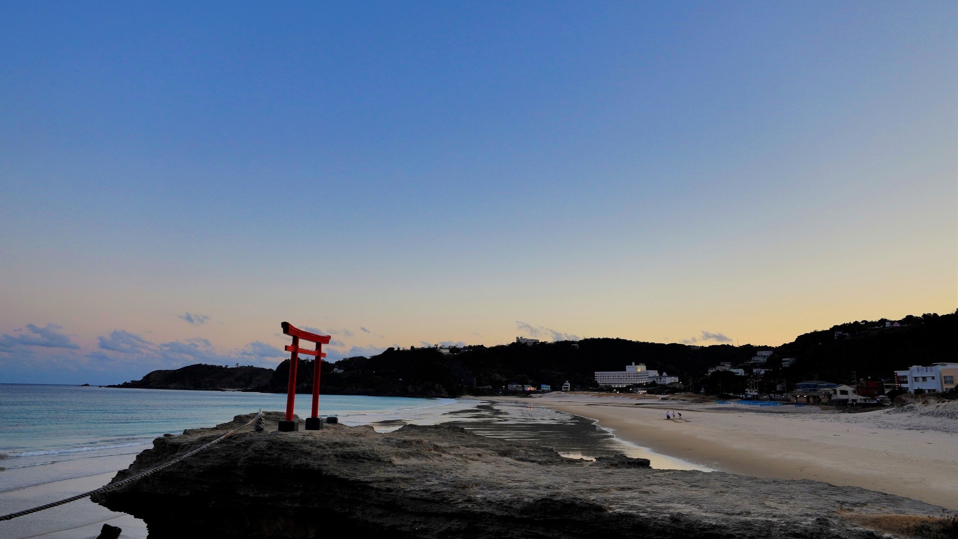 ■【訳あり客室＊お布団敷セルフ】年末年始・お正月はホテル伊豆急で★夕食バイキングプラン