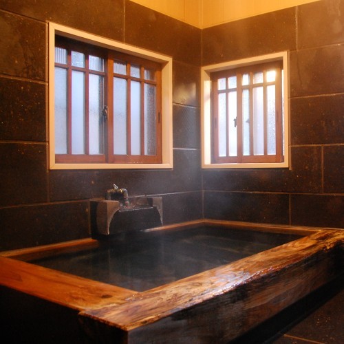 [Guest room bath] The guest room bath is spacious, so two adults can relax in it.