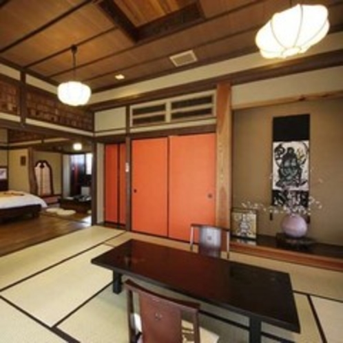 【客室】　「草庵」は、和室、寝室（ツイン）、囲炉裏の間からなる３間続きのお部屋です