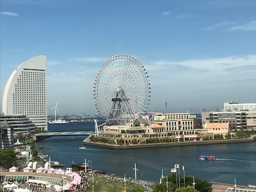 横浜みなとみらい２１、横浜駅の混雑を避けて約４０～５０分です。