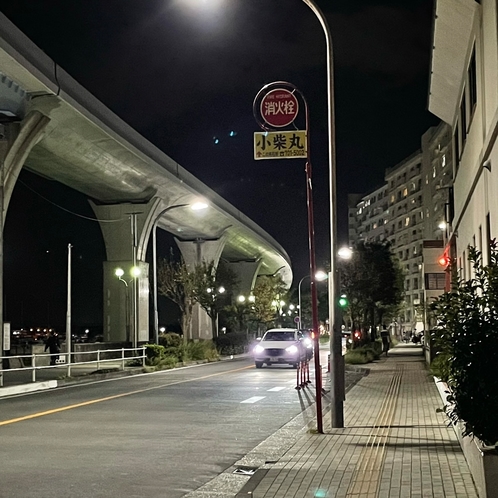 駅より旅館への海岸