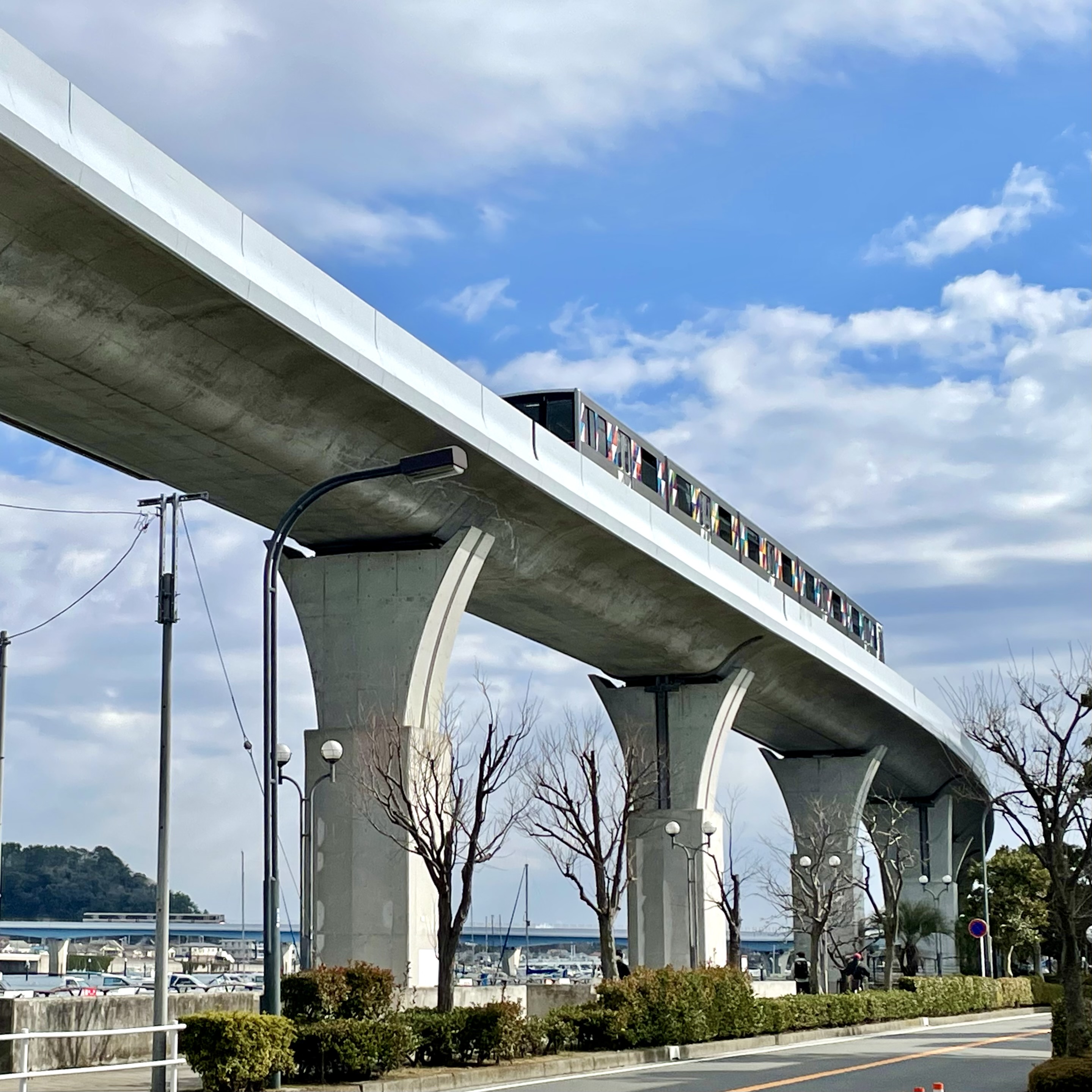 旅館の前　海岸通り　モノレール　