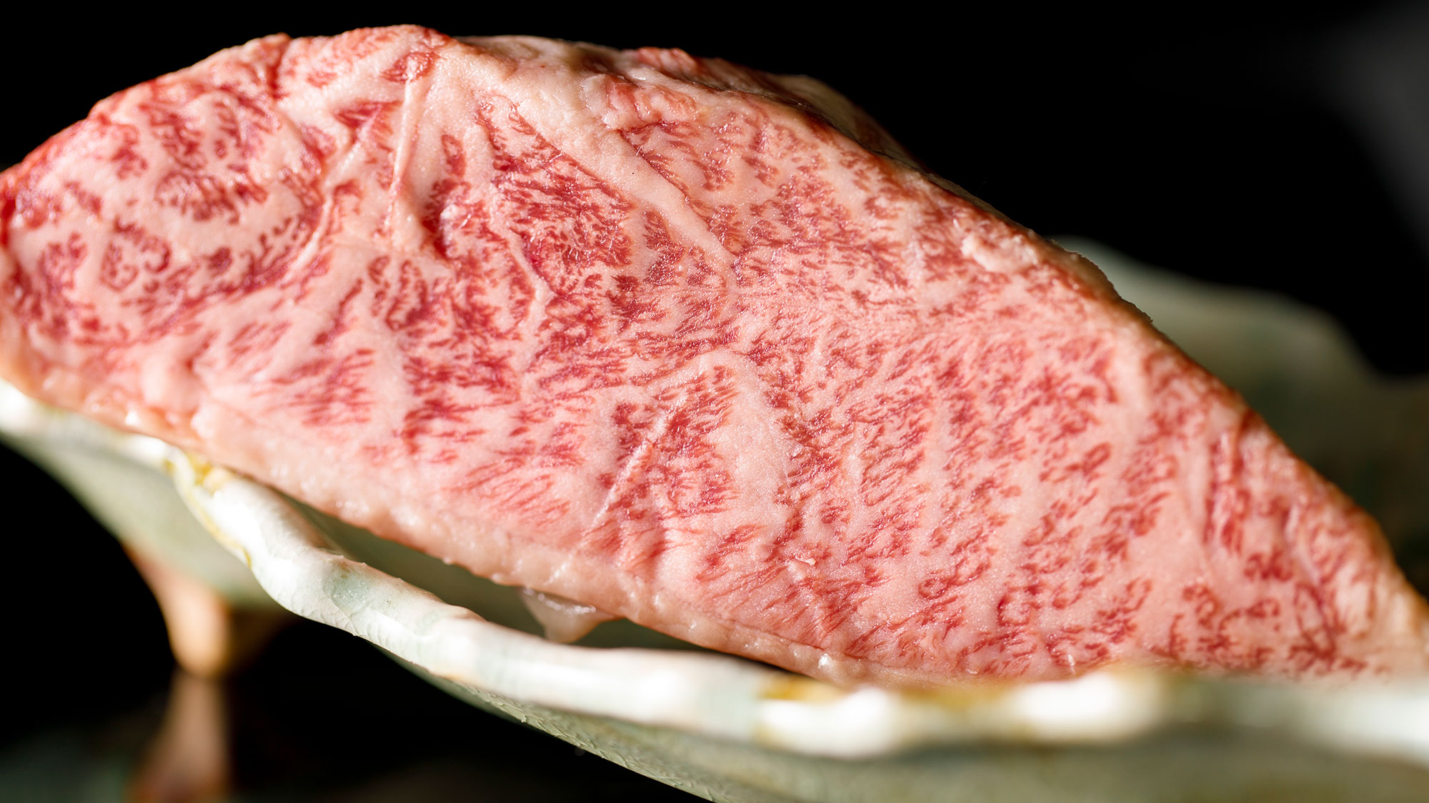 *夕食一例　肉にこだわった新しい会席料理です