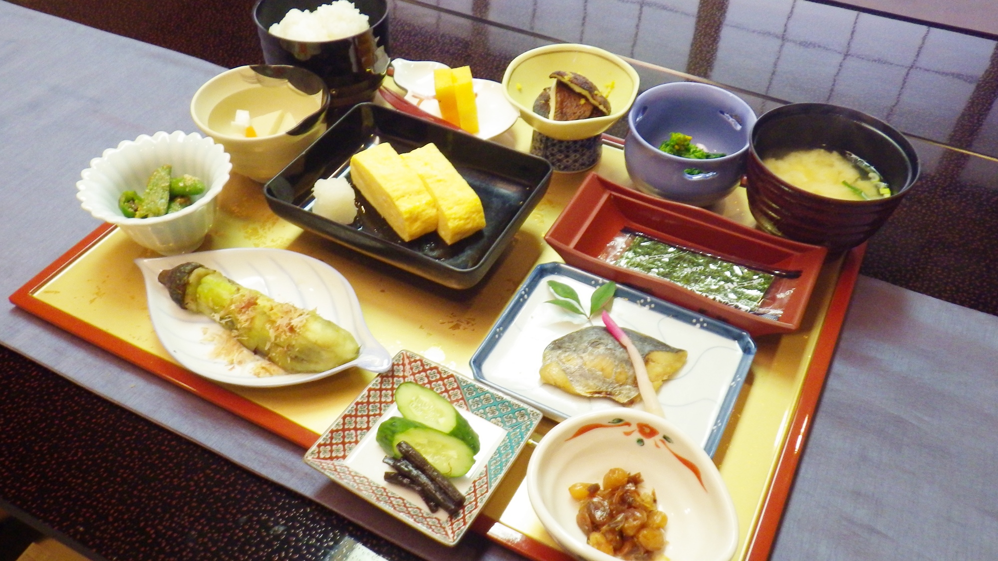 *【料理】朝食一例でございます。旬の食材をたっぷりと、品数多目の朝食です