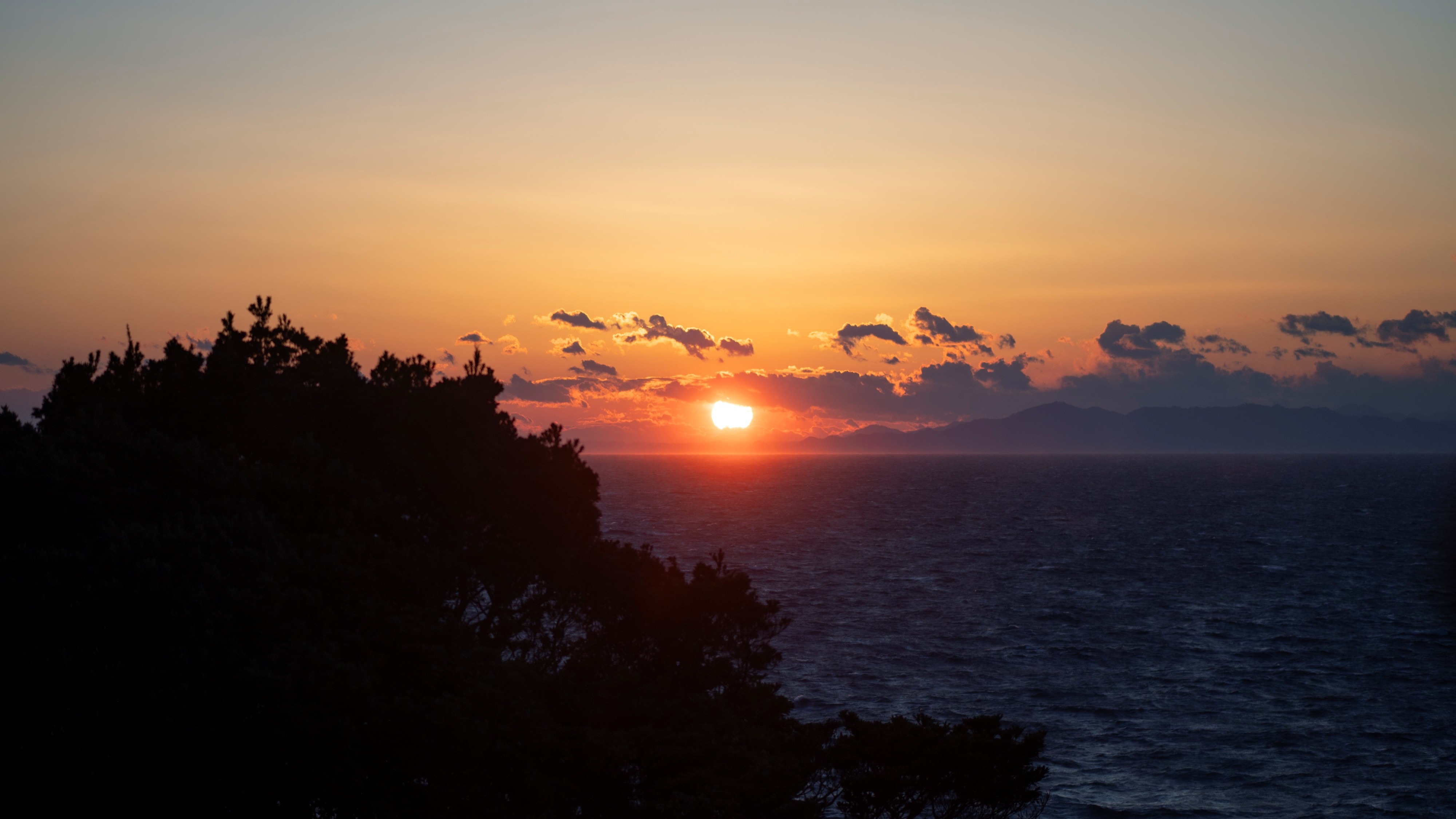 ラウンジからの夕暮れ景色