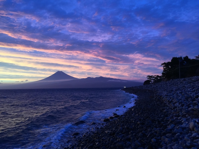 【夕日③】御浜岬の印象的な富士山～奇跡のような美しさ～