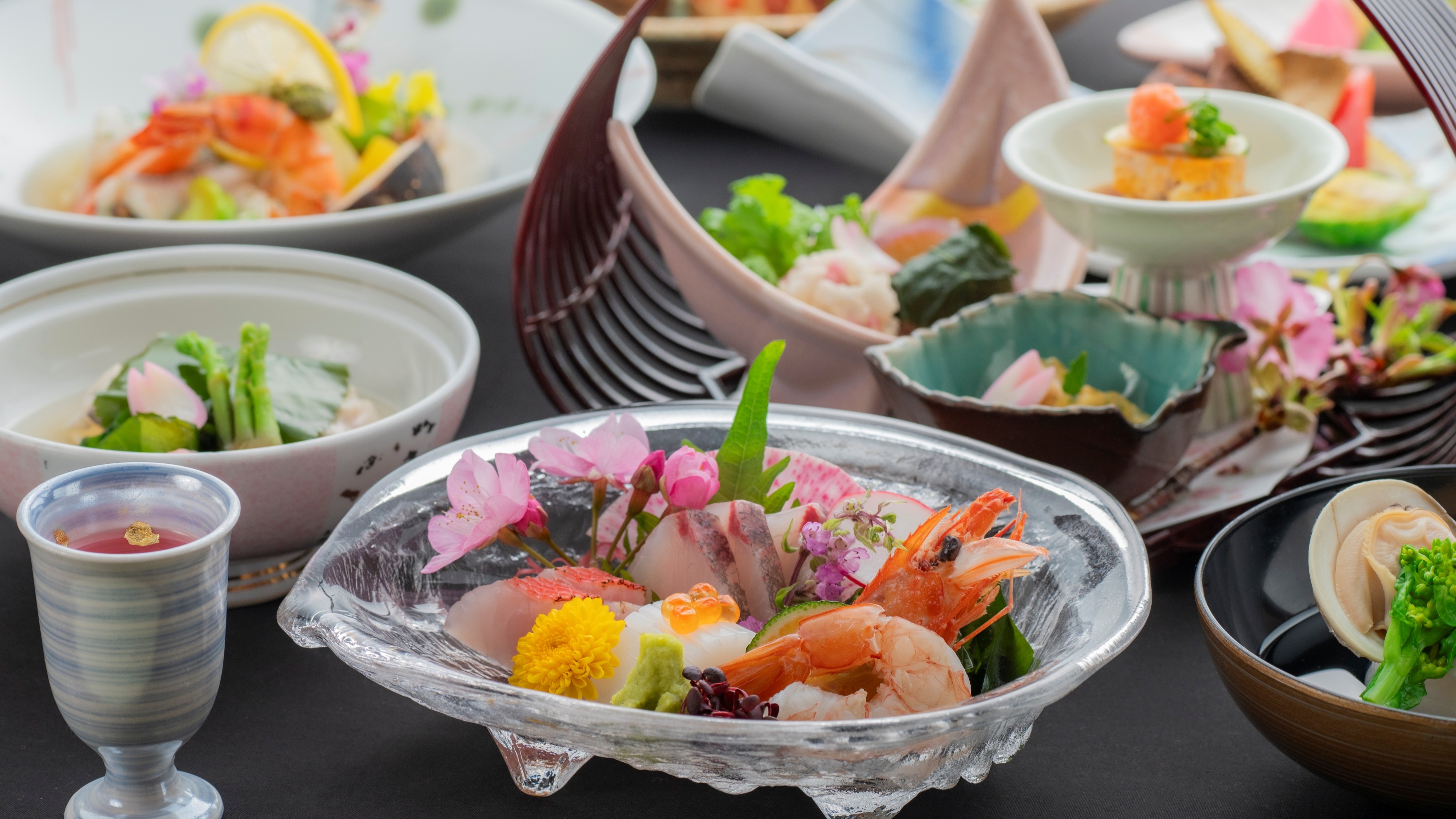 色鮮やかな春のスタンダード会席一例
