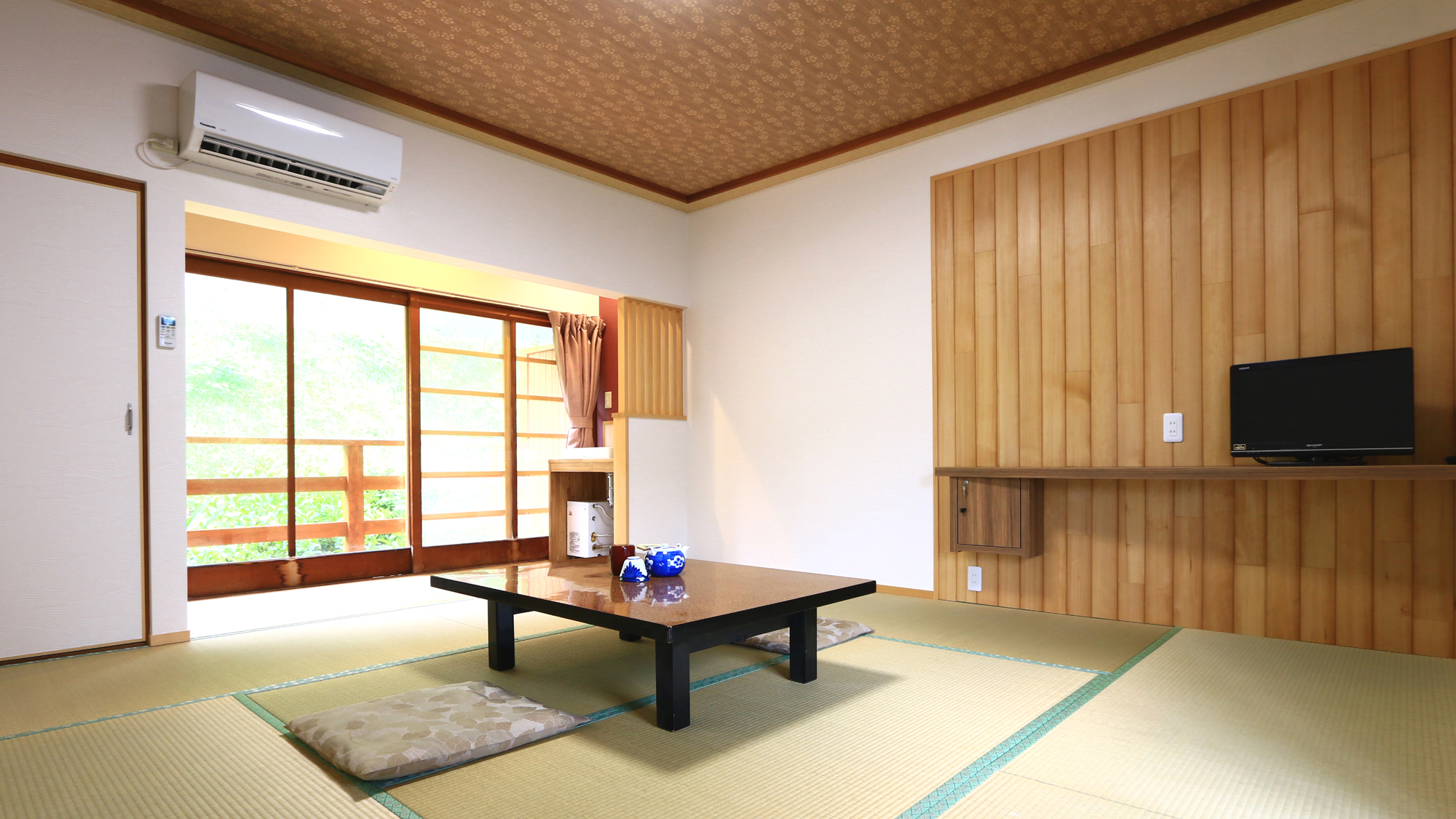 【おまかせ和室・梅】ゆったりと和室でお寛ぎください。