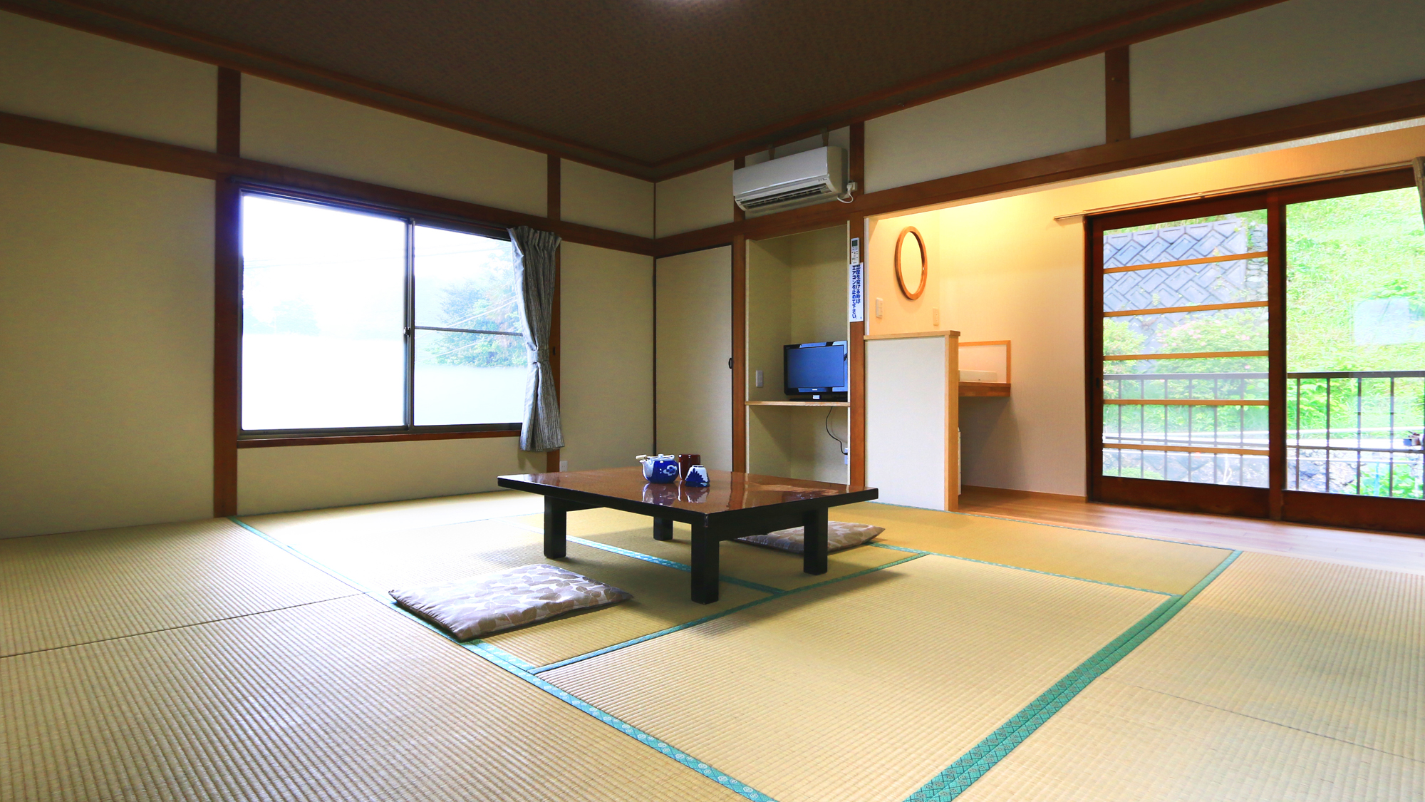 【おまかせ和室・松】ゆったりと和室でお寛ぎください。