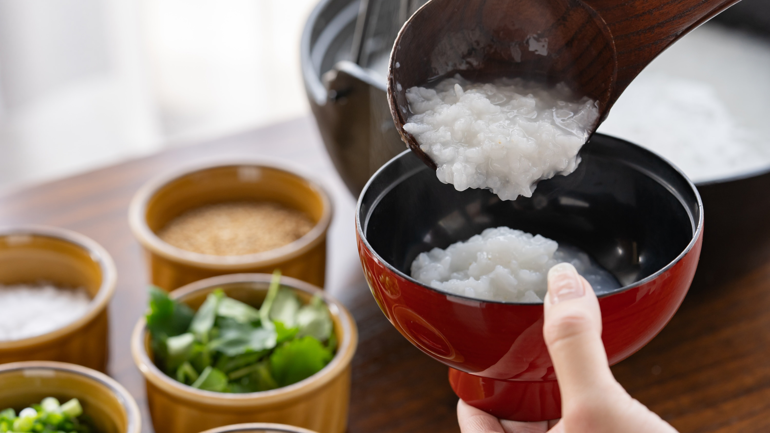 【朝食ハーフビュッフェ】お粥にお好みの味噌と薬味を合わせて楽しむ