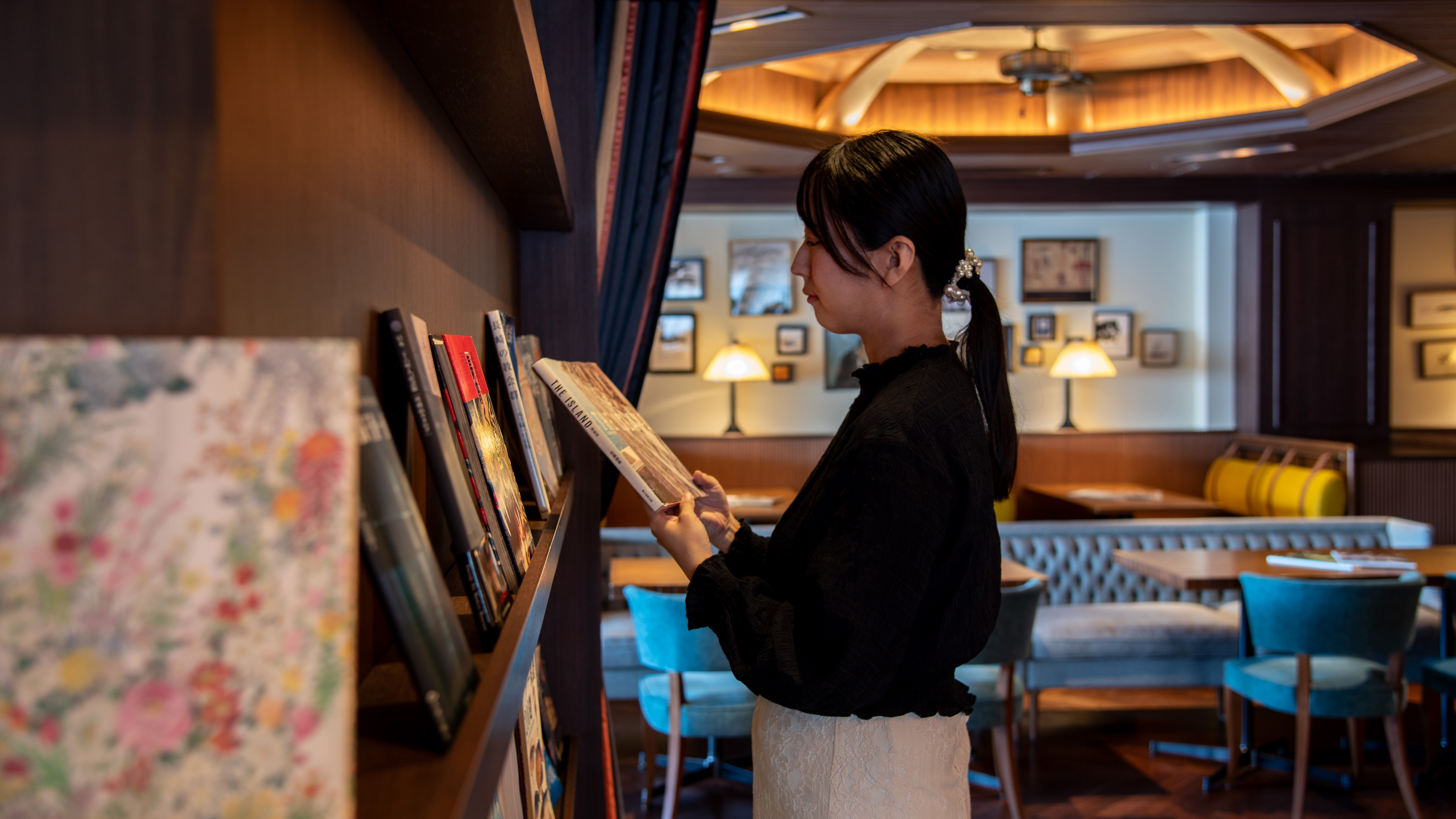 館内の本や音楽のセレクトは長崎雑貨の老舗「たてまつる」にご協力いただきました。